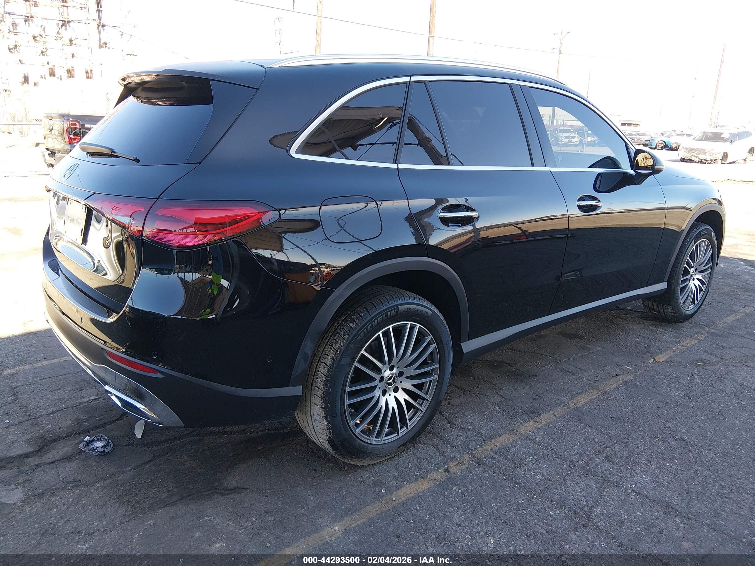 MERCEDES-BENZ GLC image 4