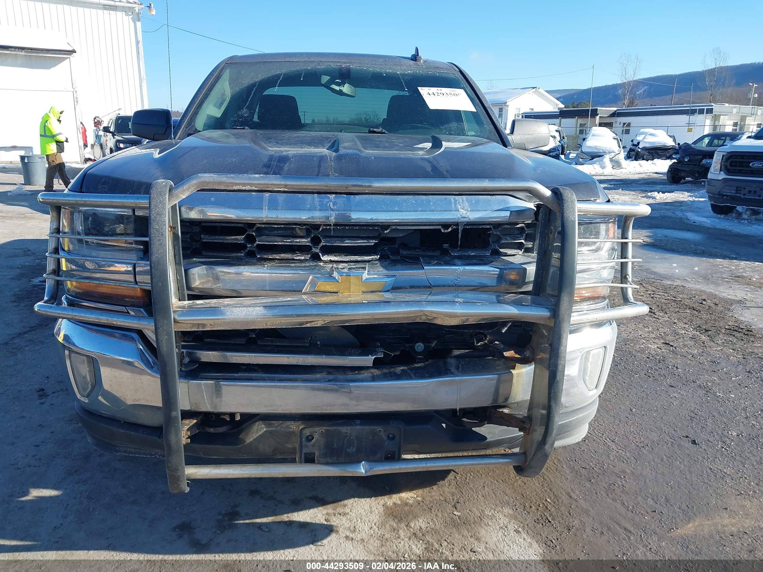 CHEVROLET SILVERADO image 6