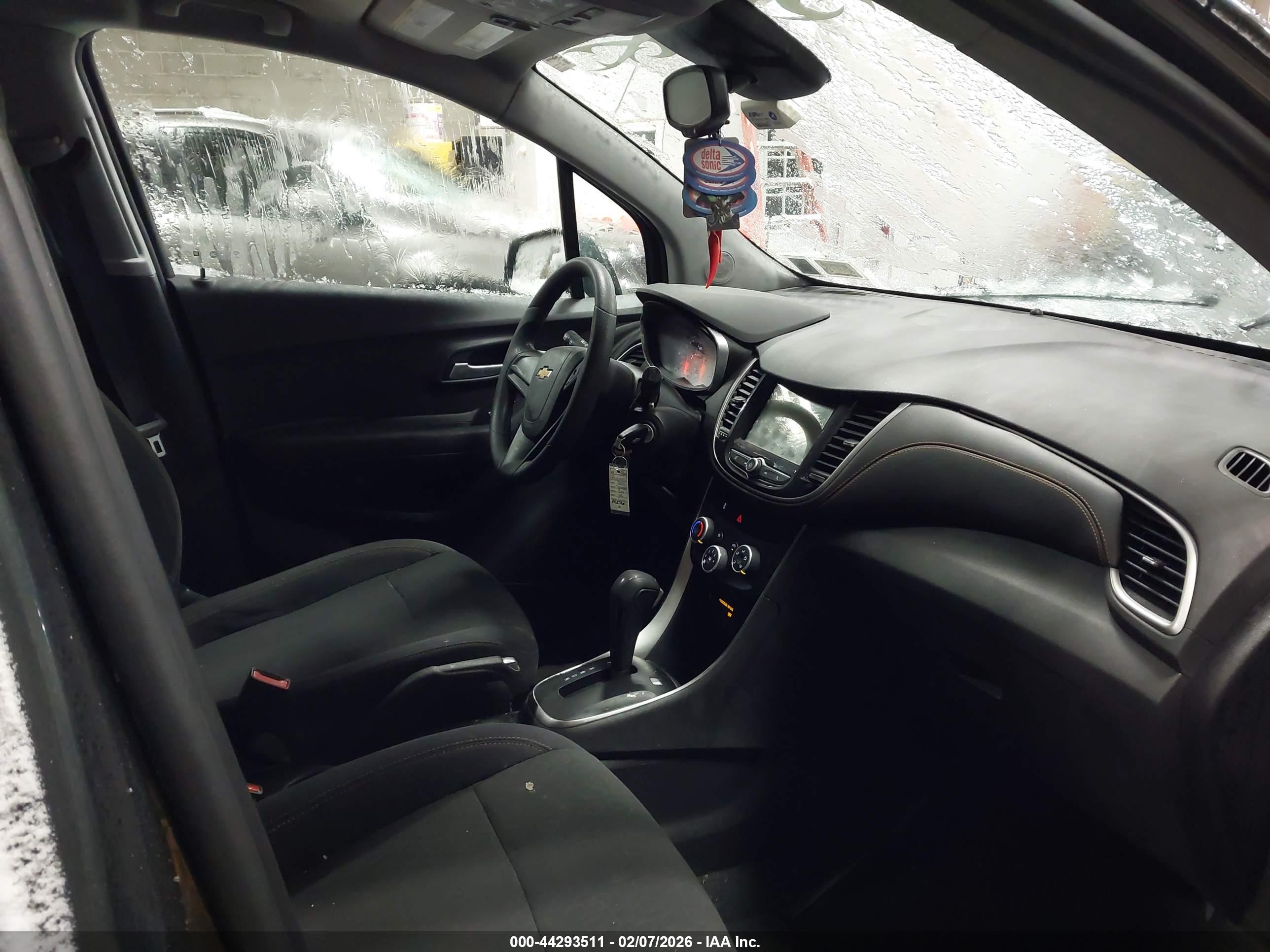 CHEVROLET TRAX image 5