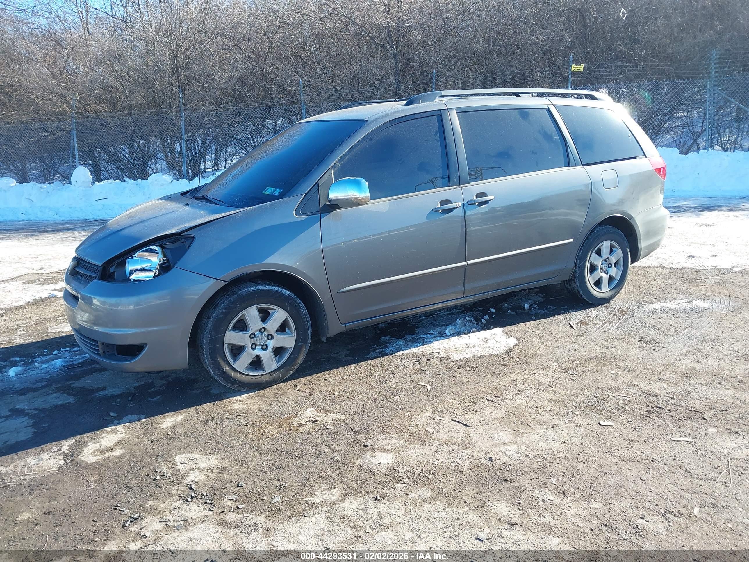 TOYOTA SIENNA image 2