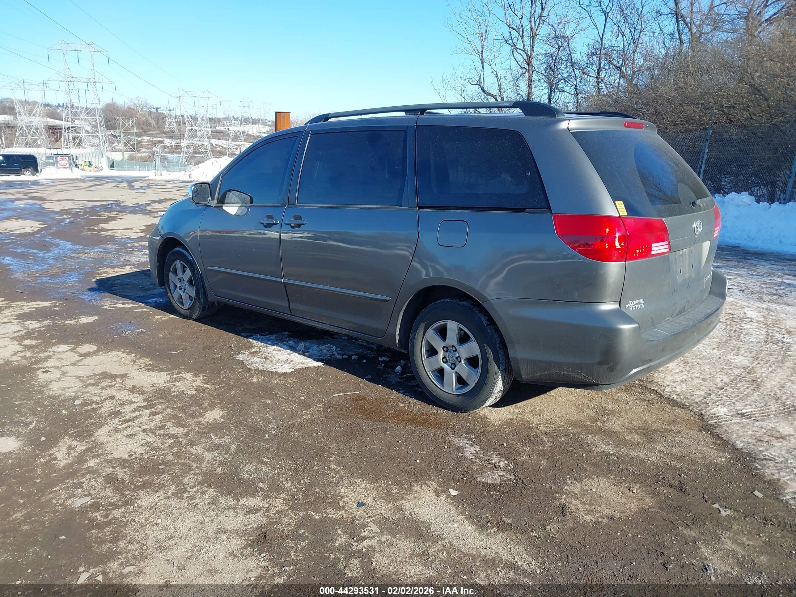 TOYOTA SIENNA image 3