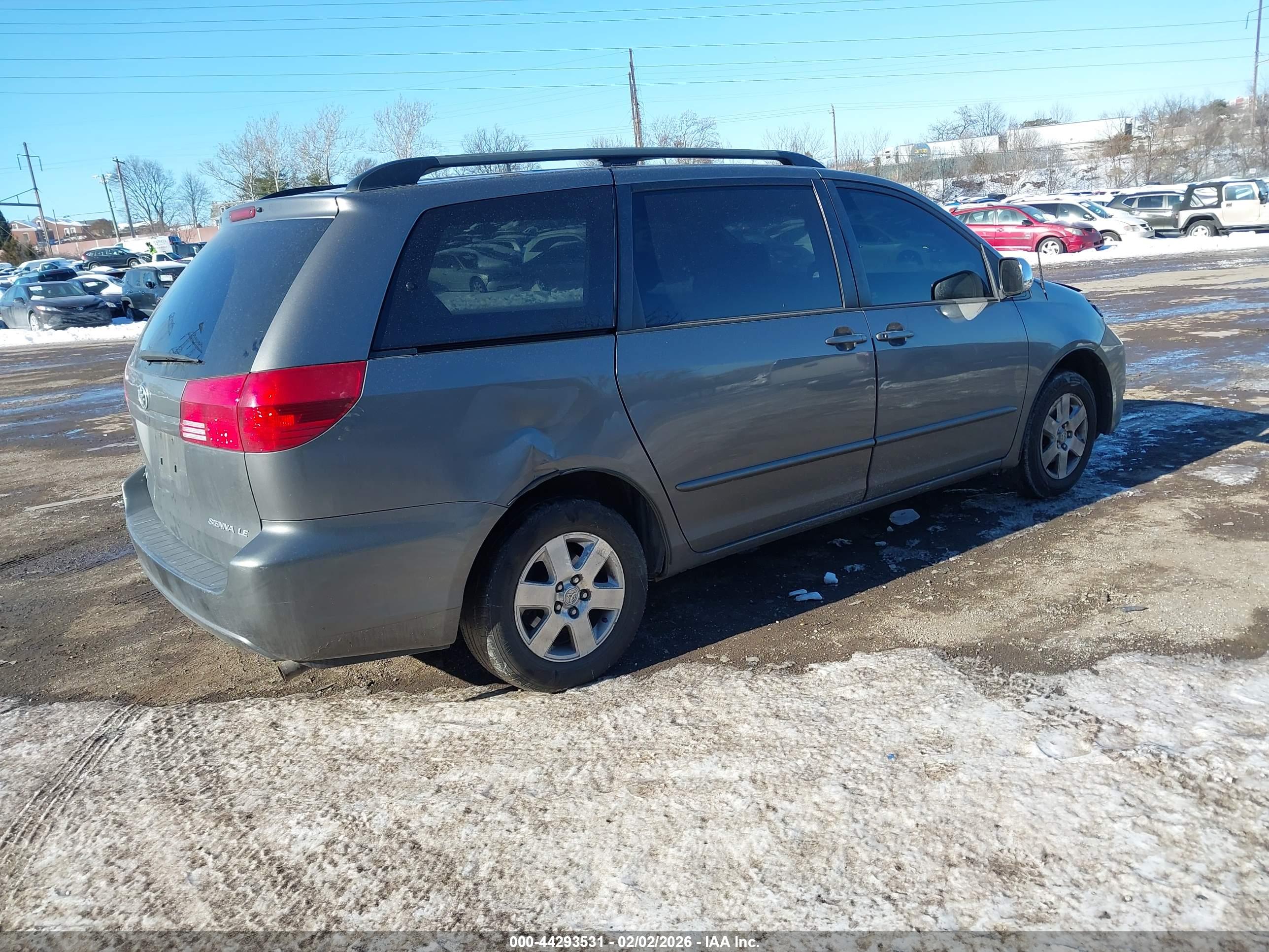 TOYOTA SIENNA image 4