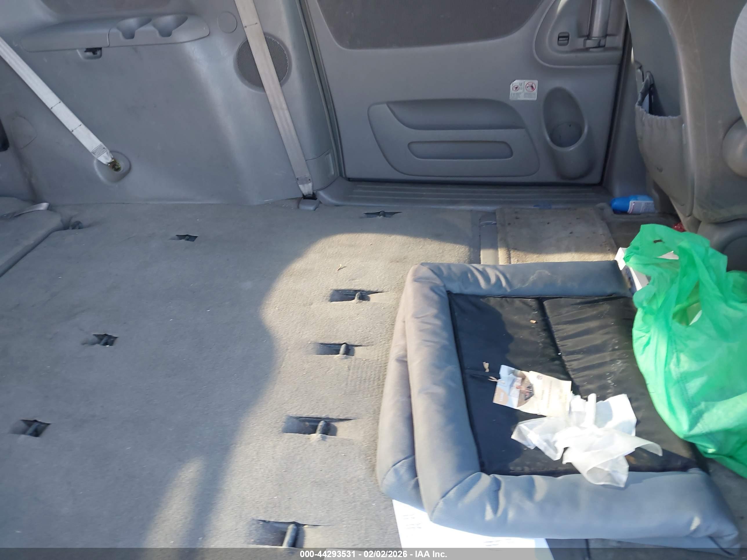 TOYOTA SIENNA image 8