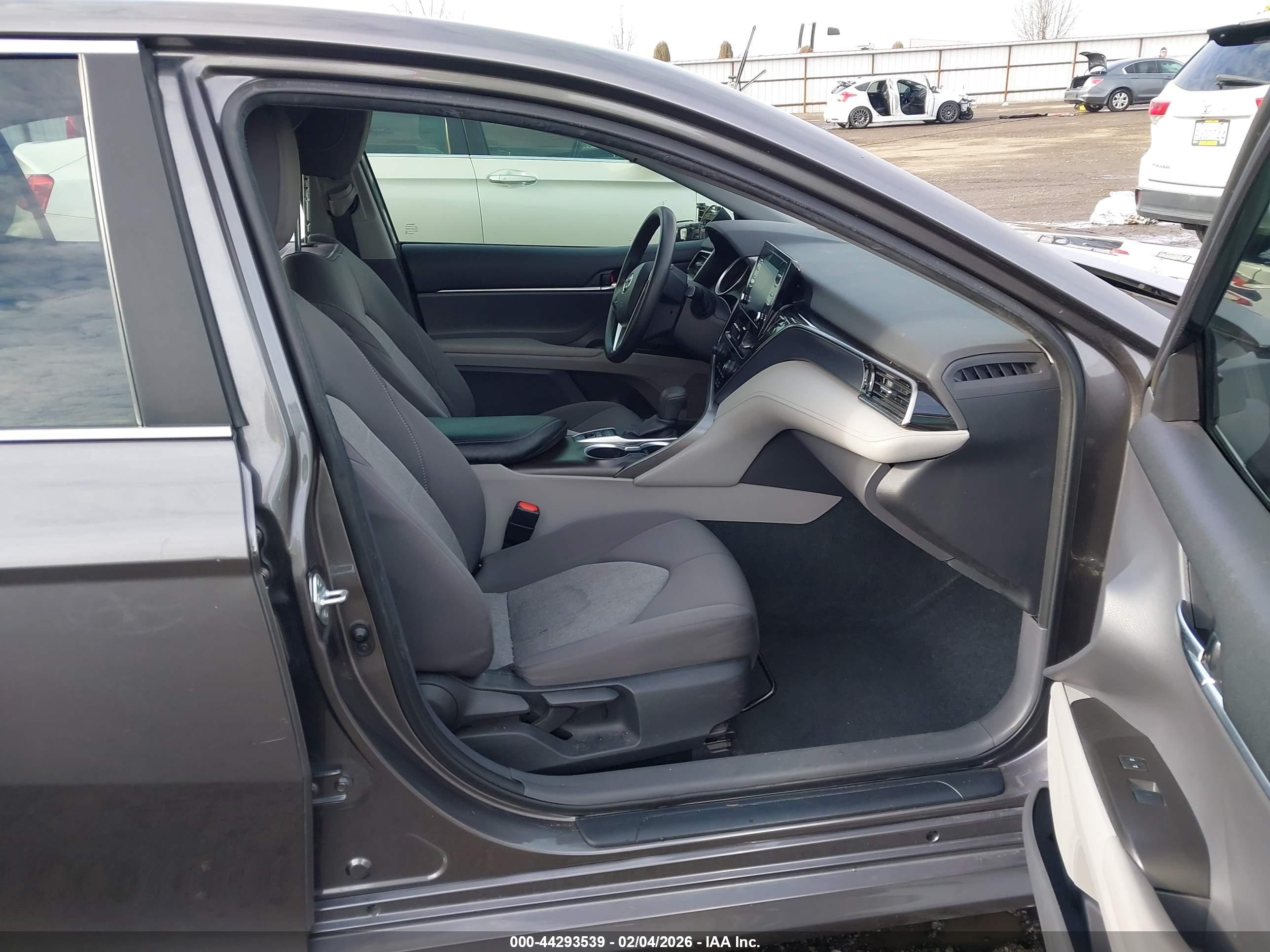 TOYOTA CAMRY image 5