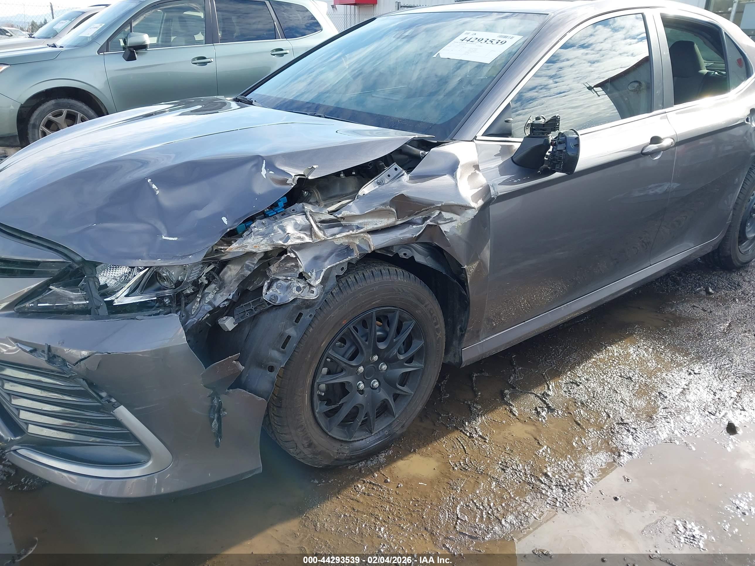 TOYOTA CAMRY image 6