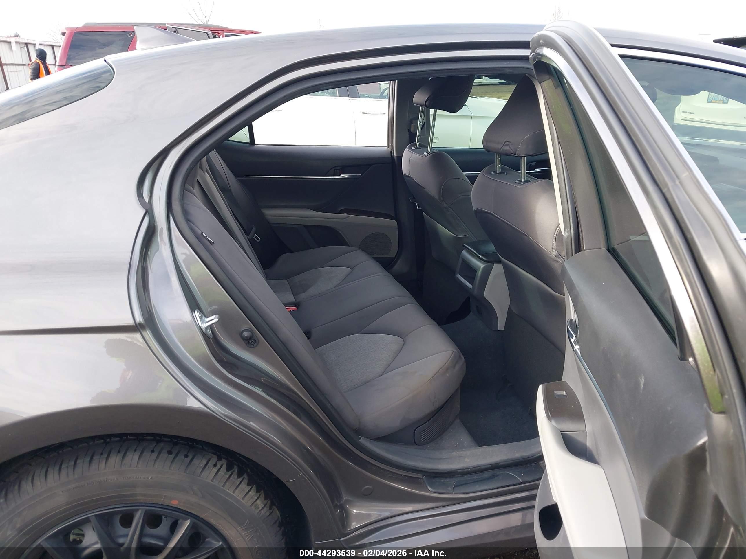 TOYOTA CAMRY image 8