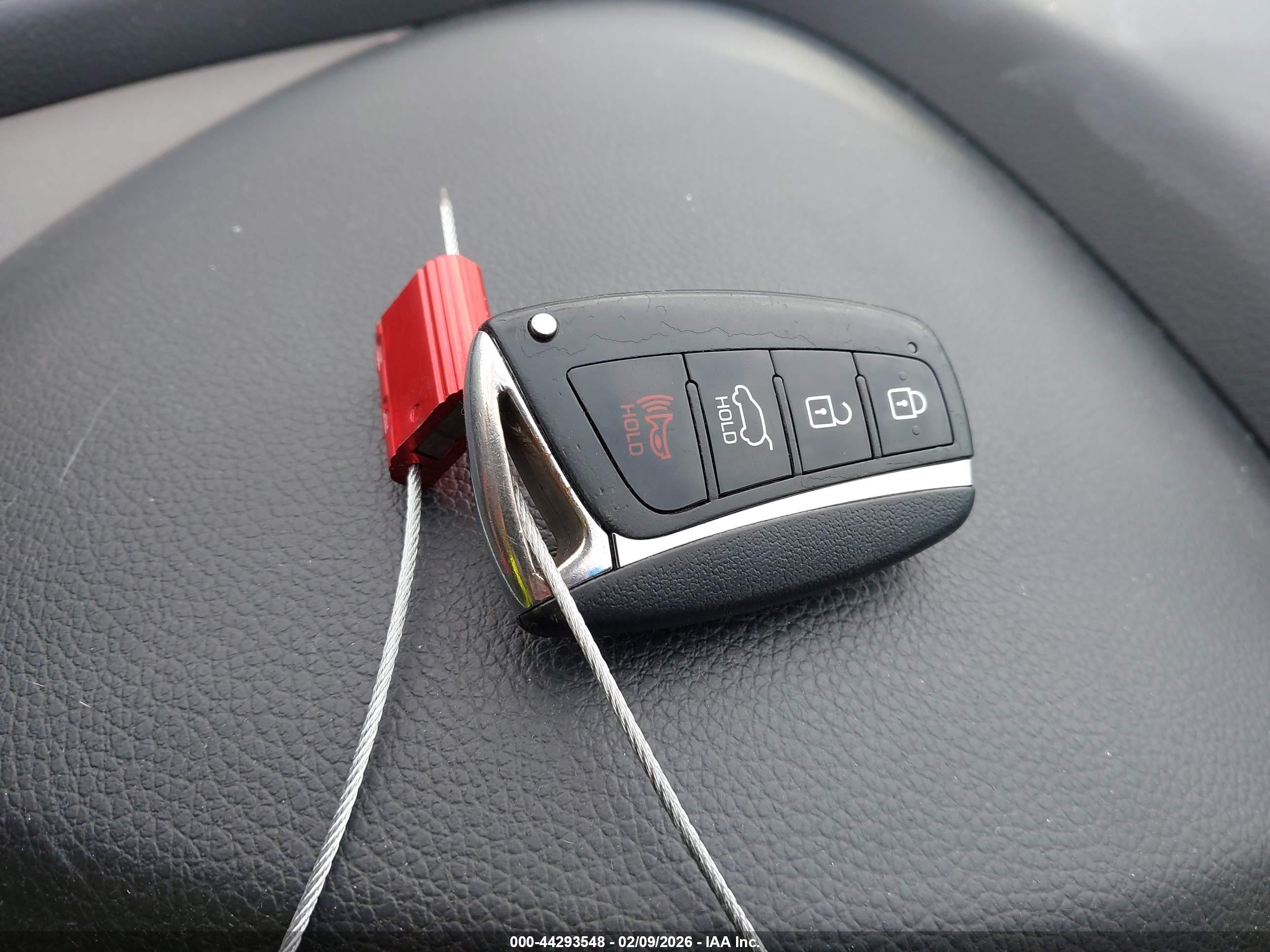 HYUNDAI SANTA image 11