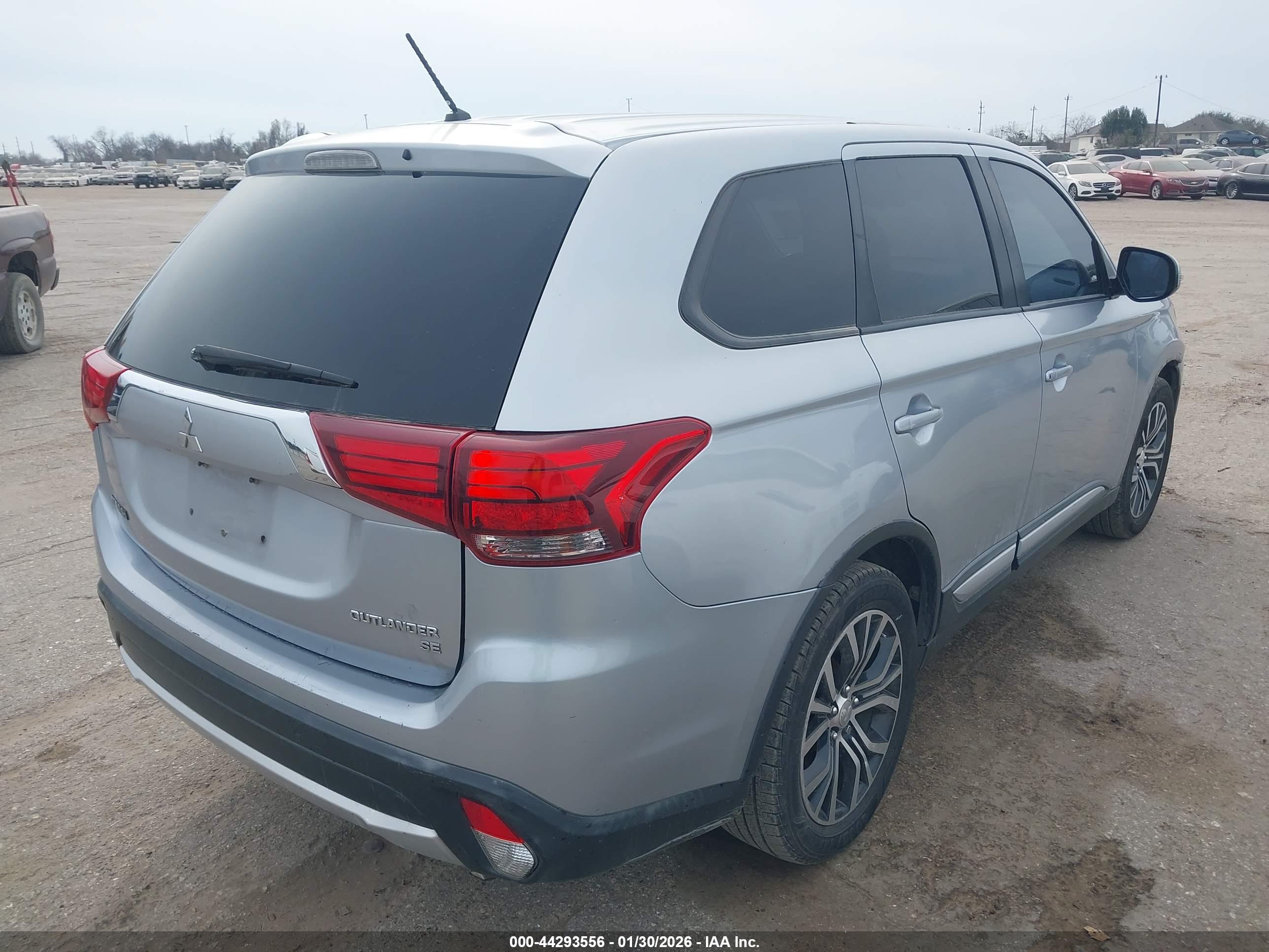 MITSUBISHI OUTLANDER image 4