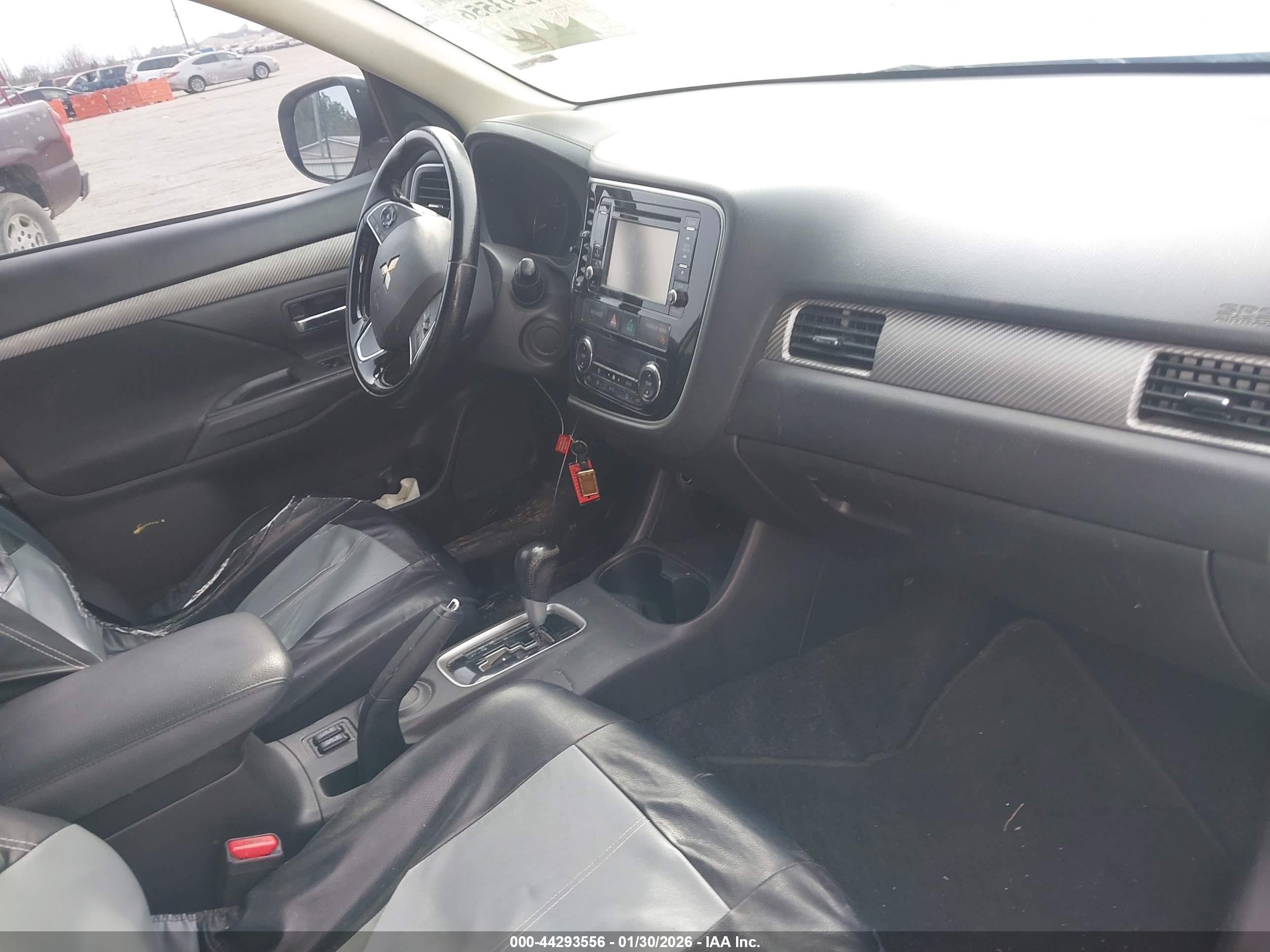 MITSUBISHI OUTLANDER image 5