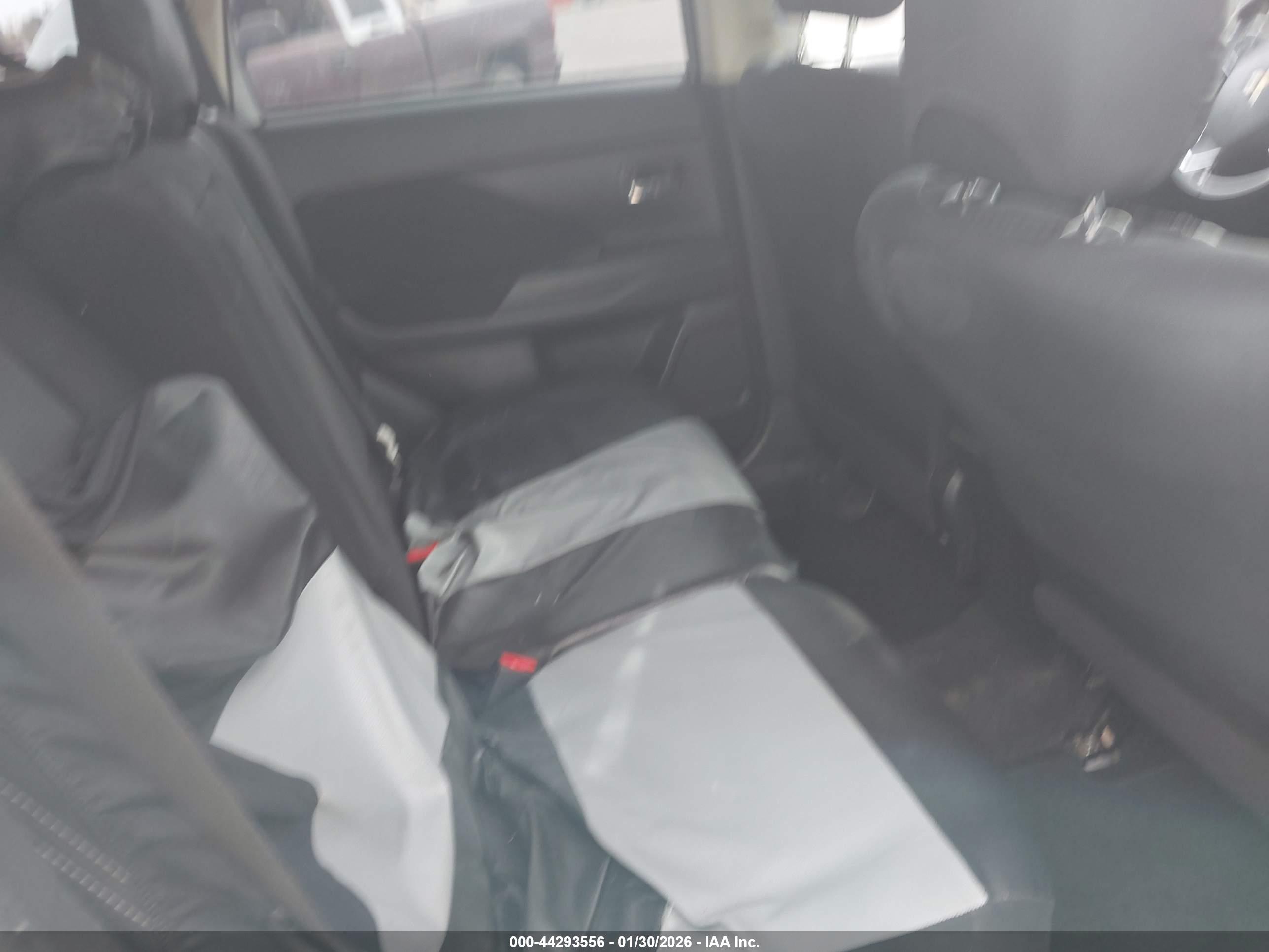 MITSUBISHI OUTLANDER image 8