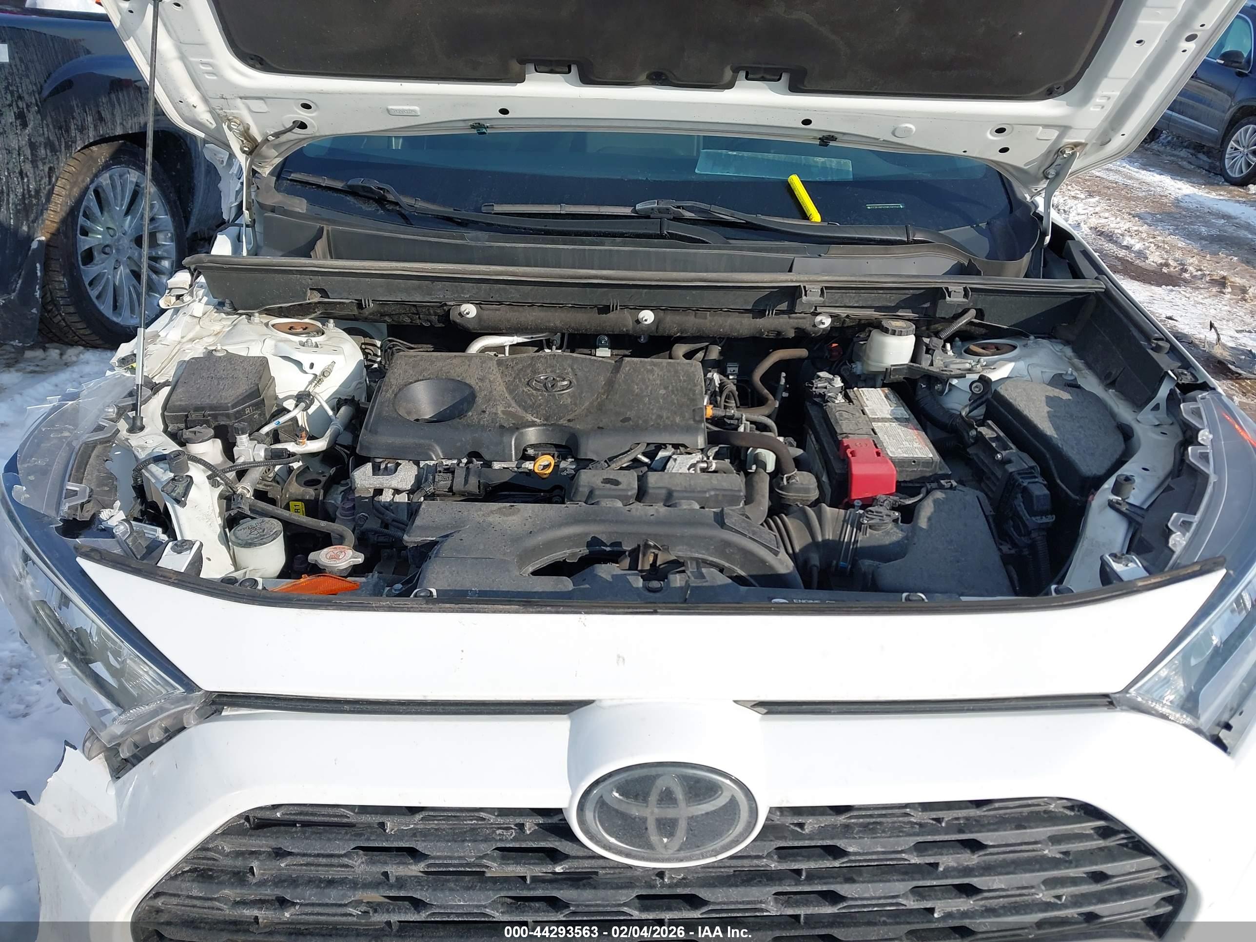 TOYOTA RAV4 image 10