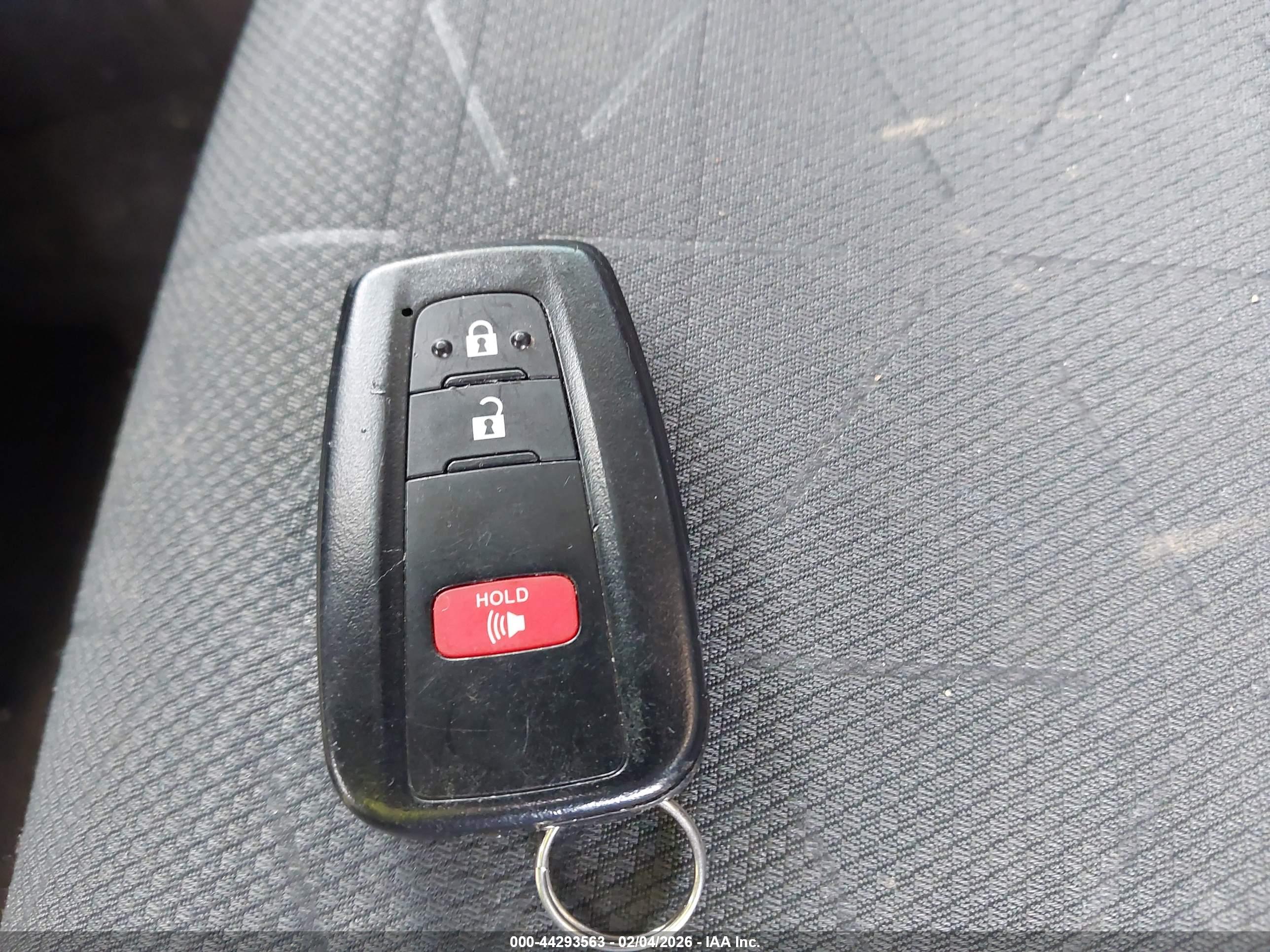 TOYOTA RAV4 image 11
