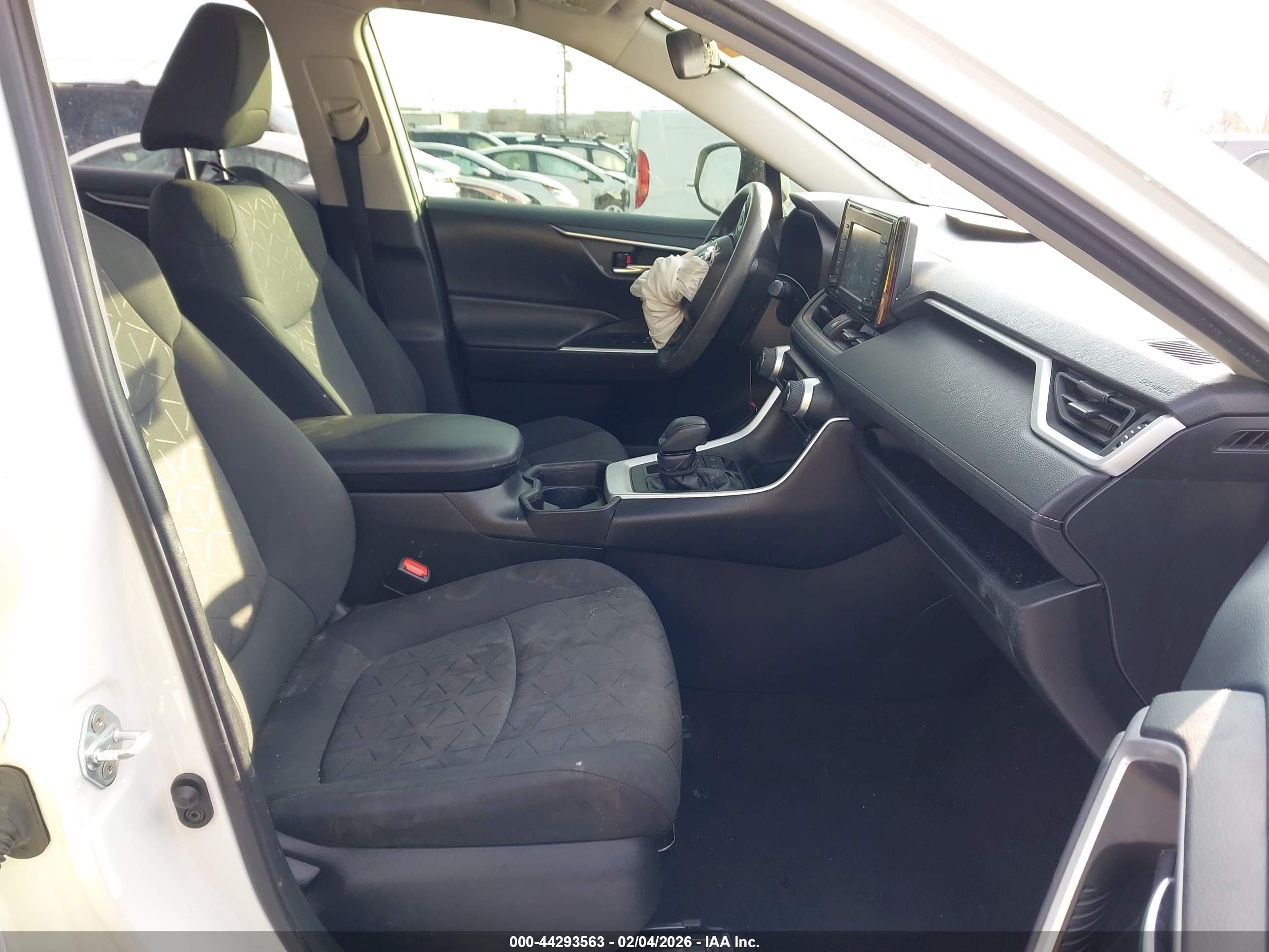 TOYOTA RAV4 image 5
