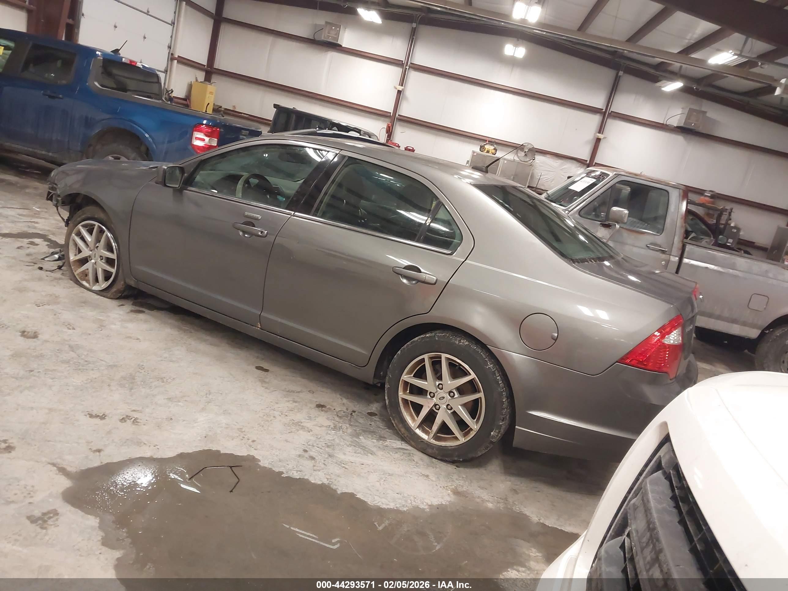 FORD FUSION image 3