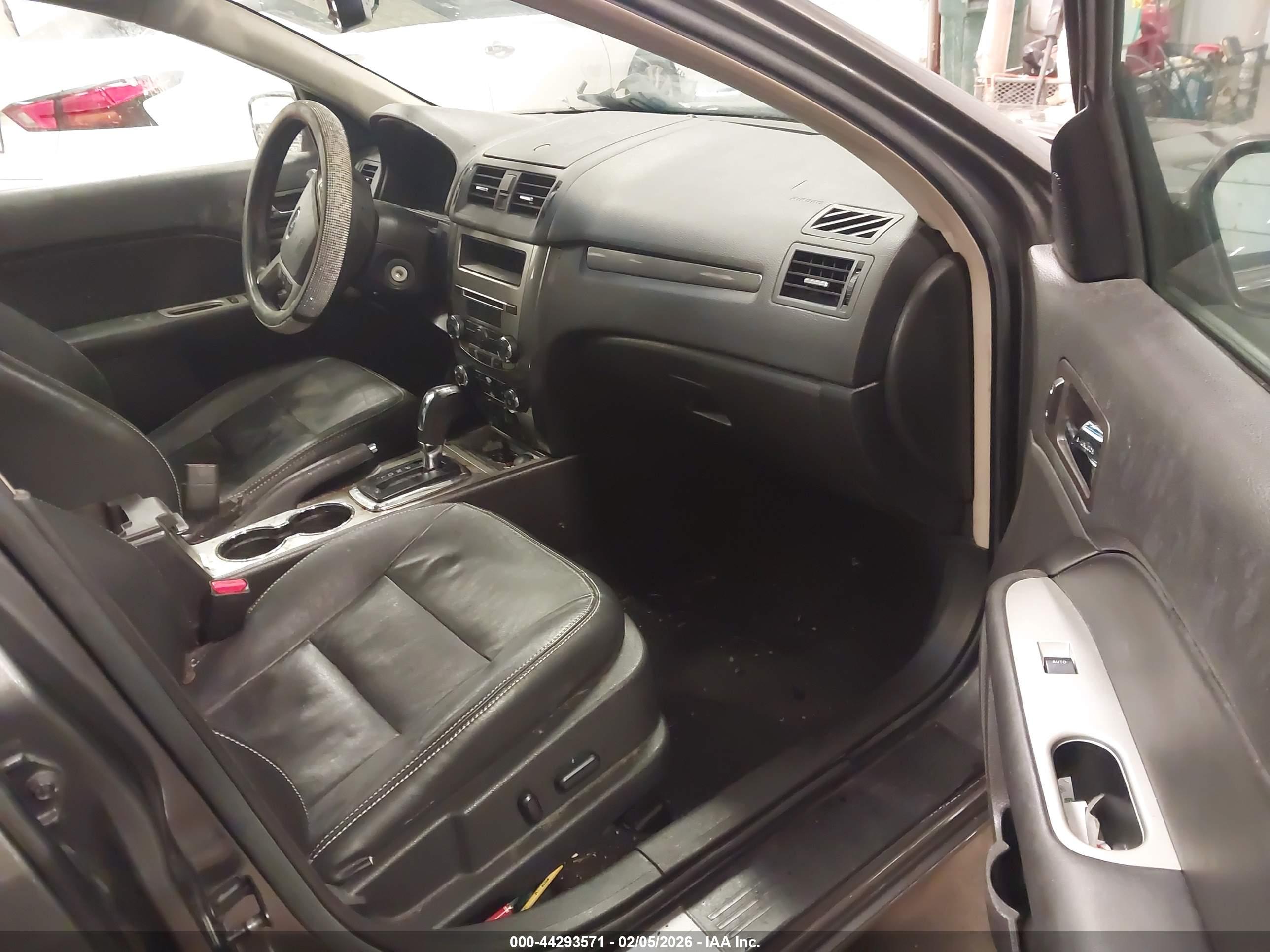 FORD FUSION image 5