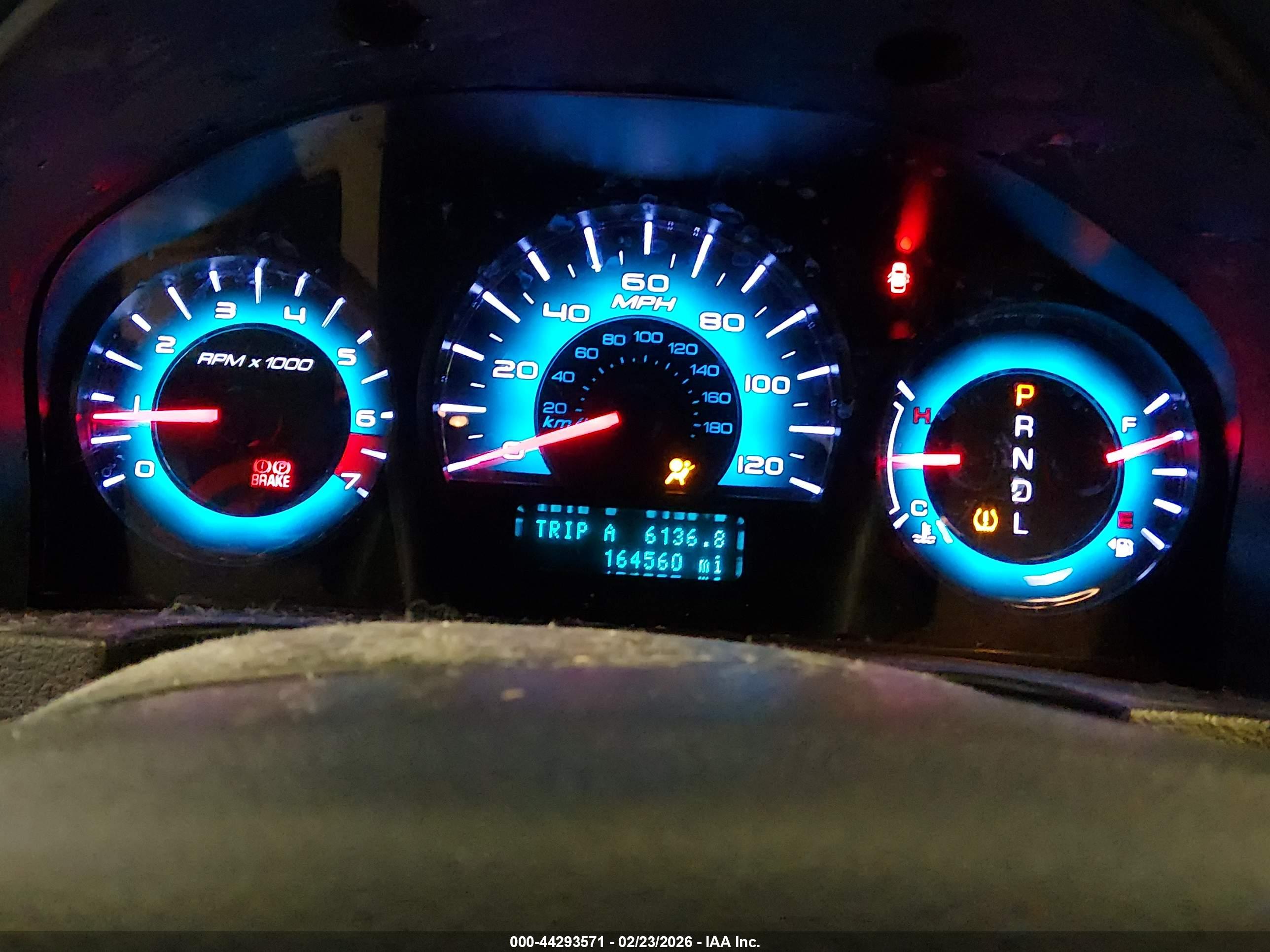 FORD FUSION image 7