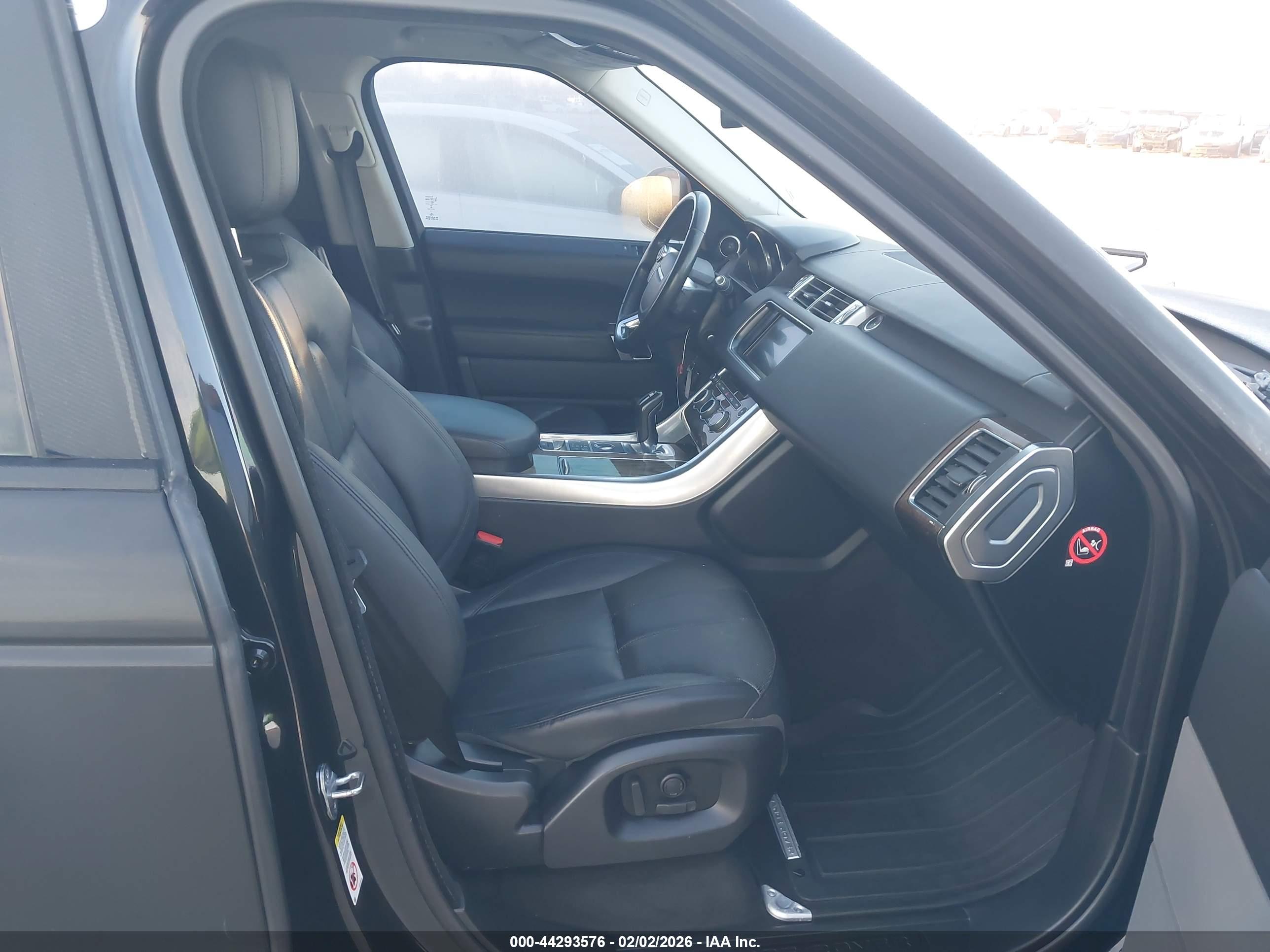 LAND ROVER image 5
