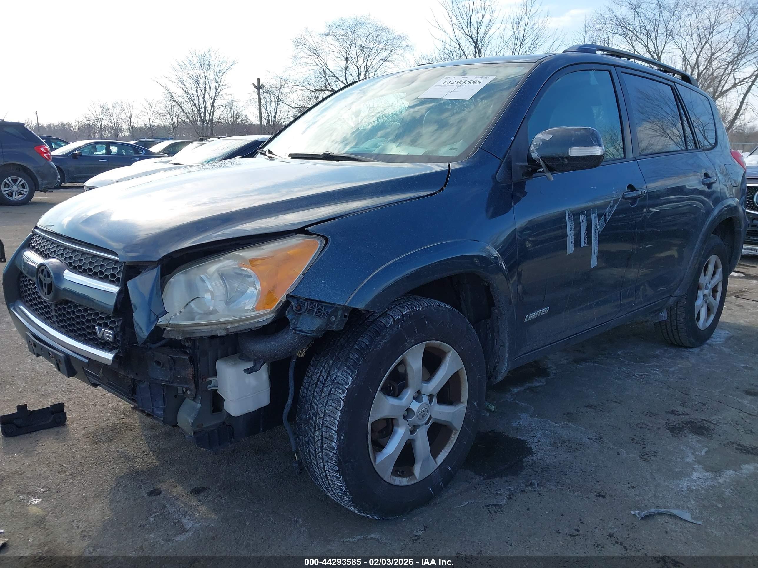 TOYOTA RAV4 image 2