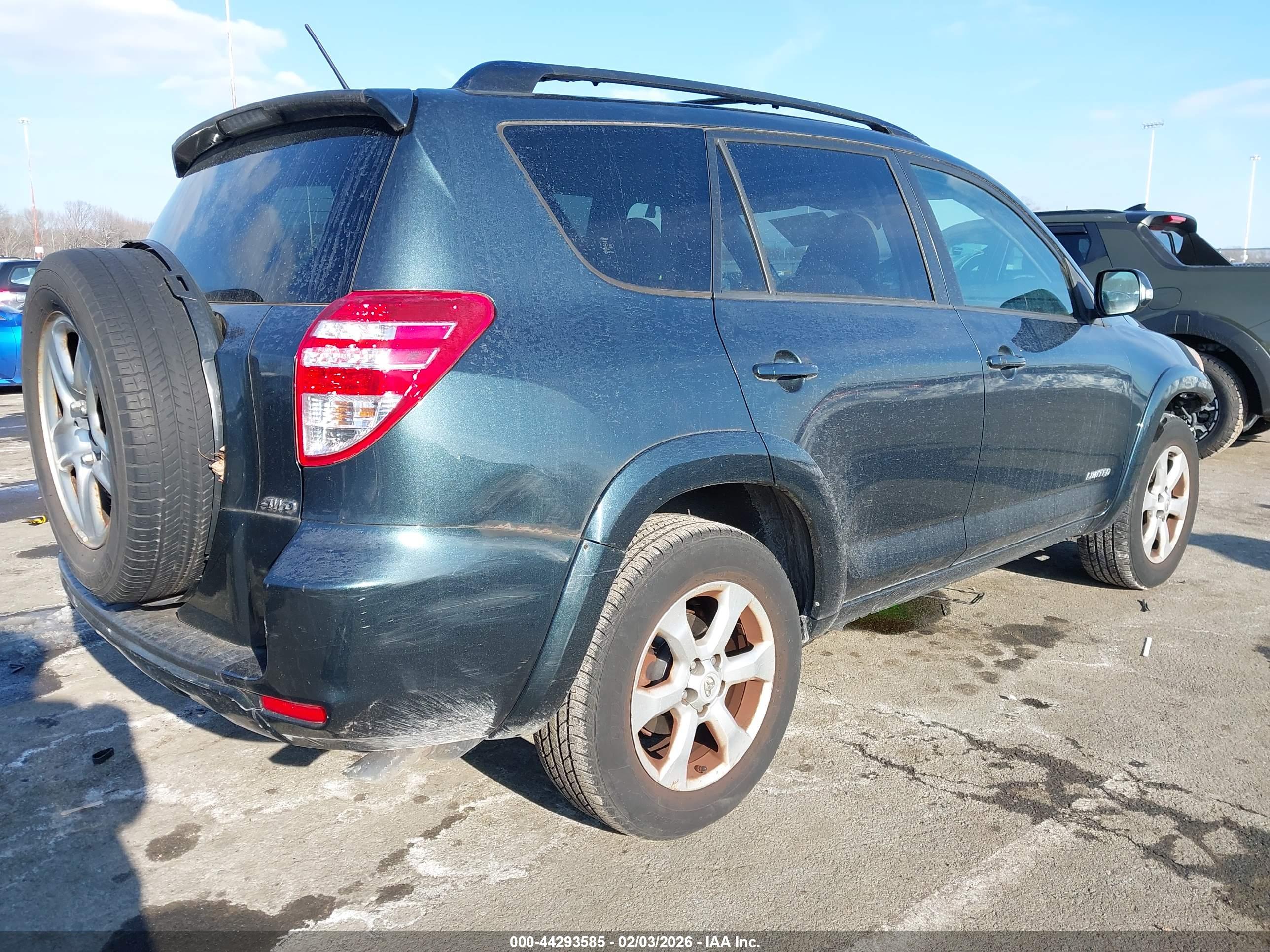 TOYOTA RAV4 image 4