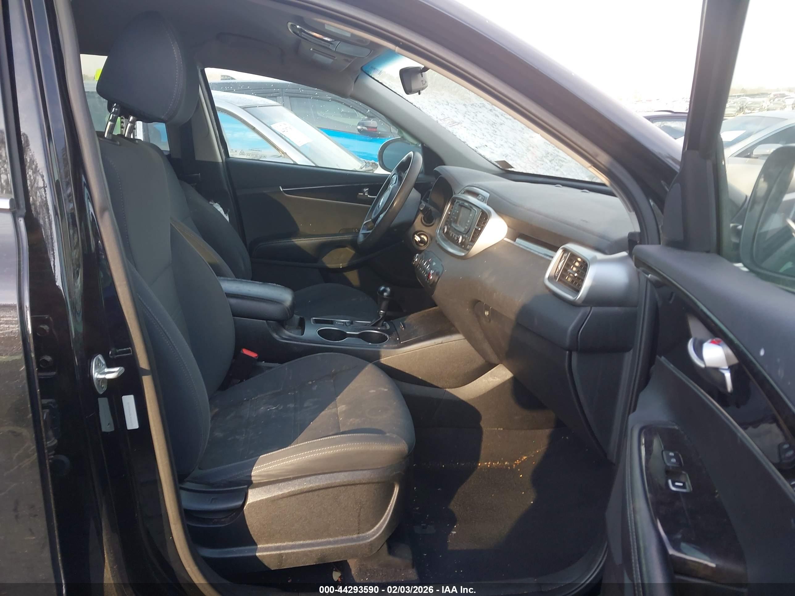 KIA SORENTO image 5