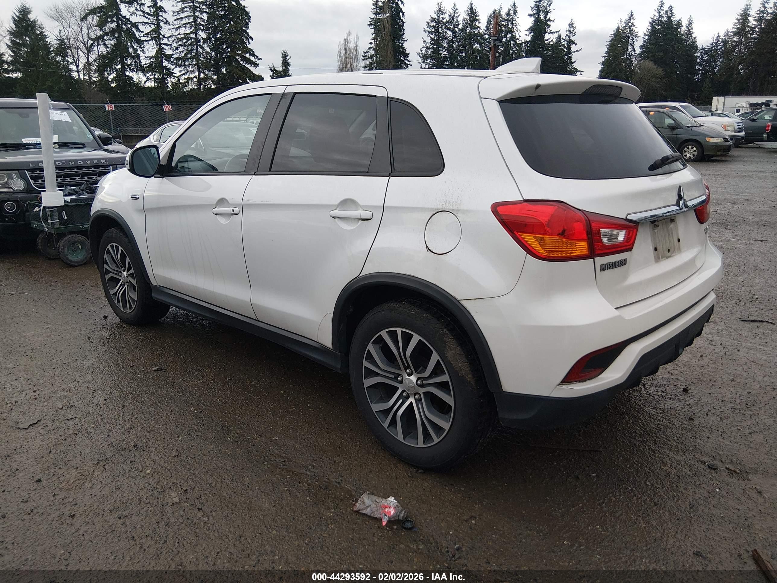 MITSUBISHI OUTLANDER image 3
