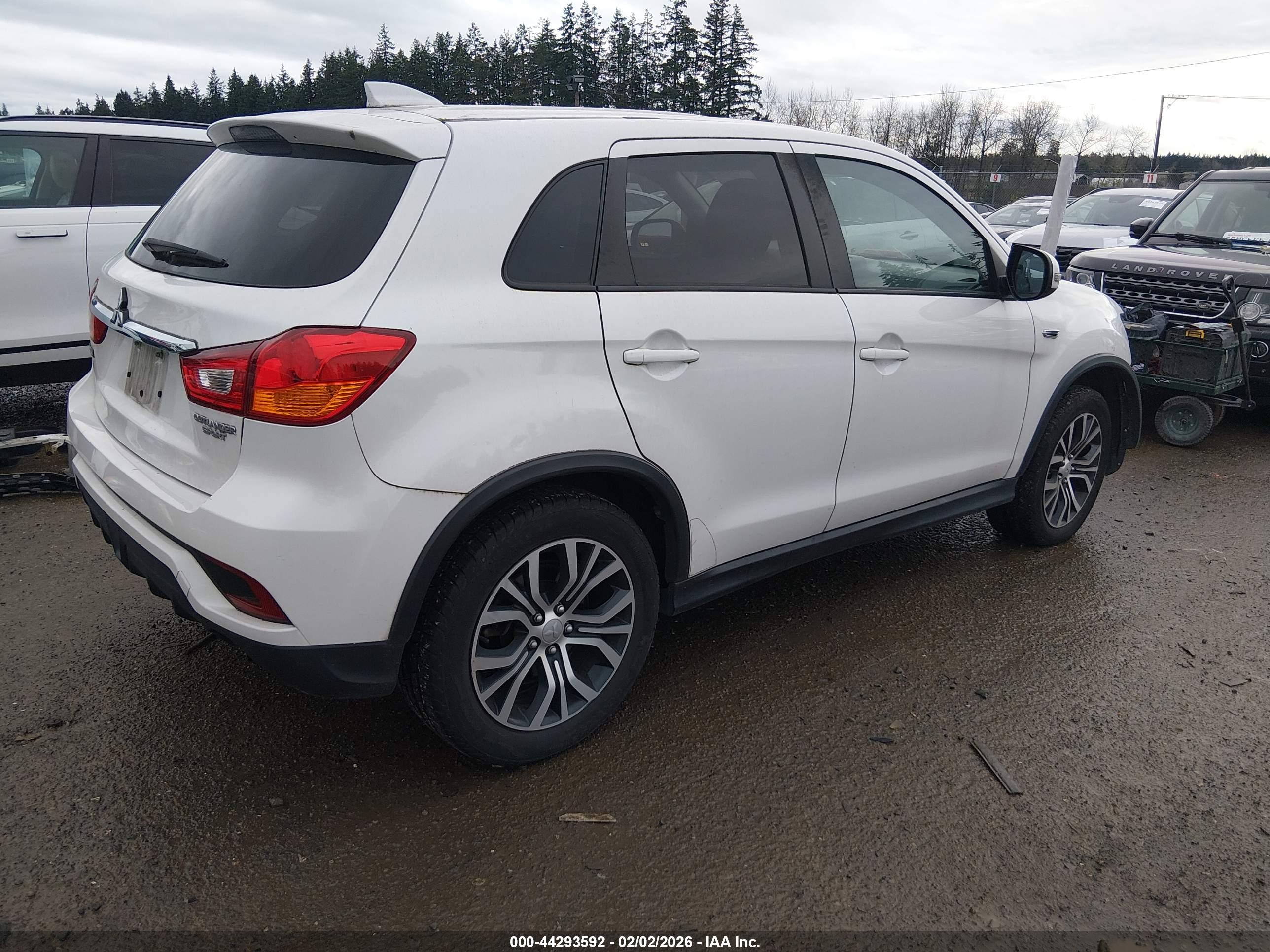 MITSUBISHI OUTLANDER image 4