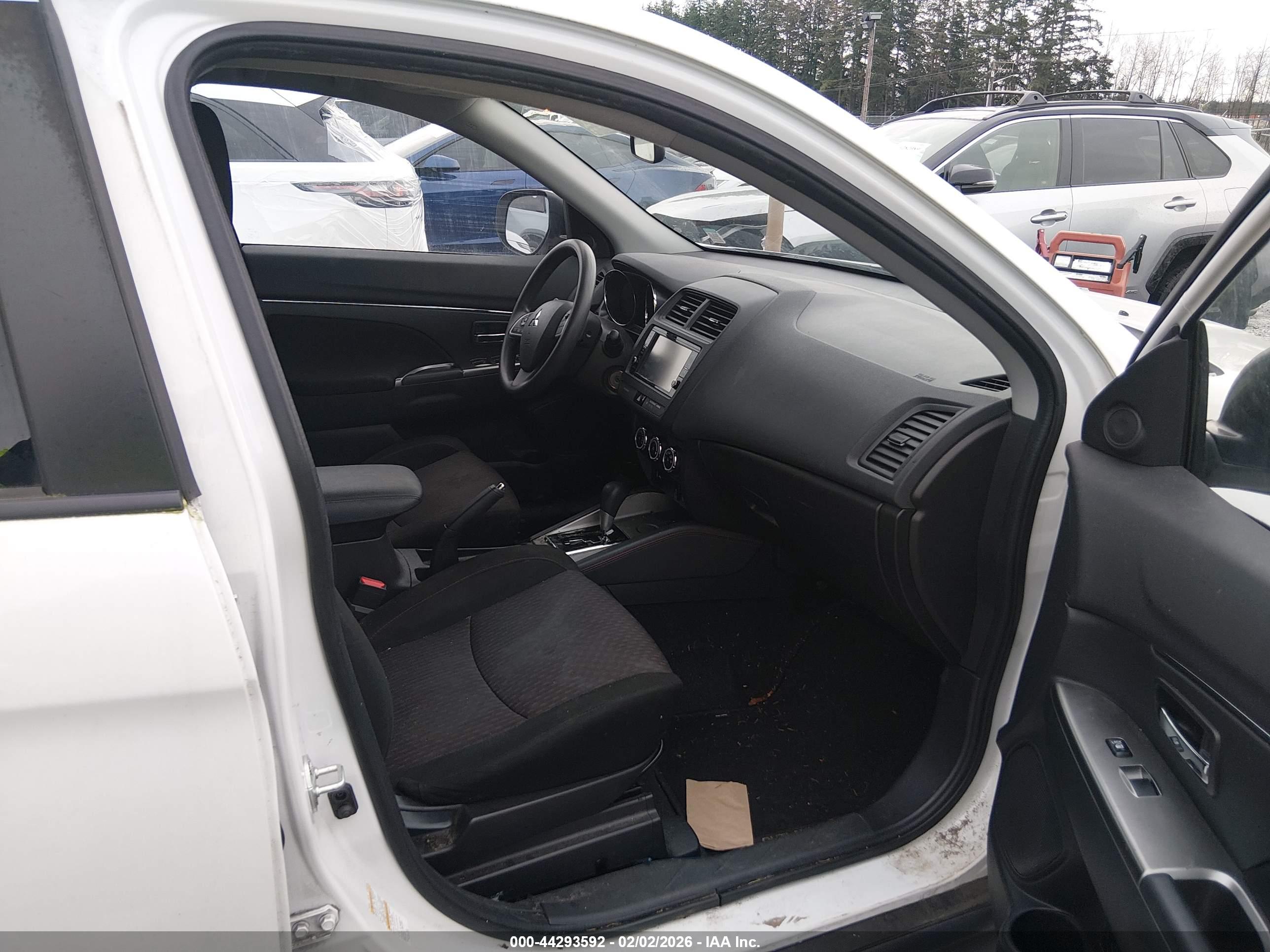 MITSUBISHI OUTLANDER image 5