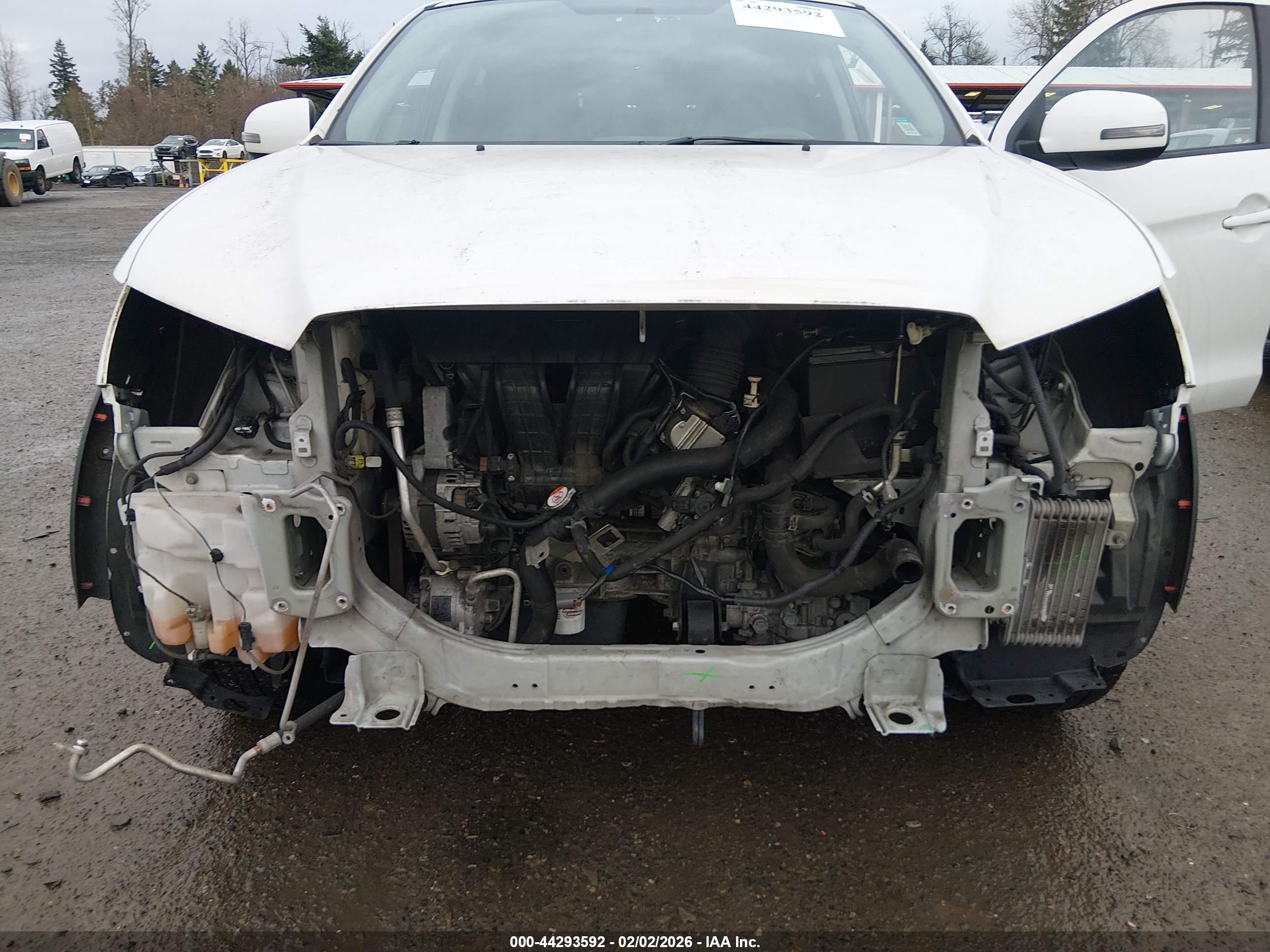 MITSUBISHI OUTLANDER image 6
