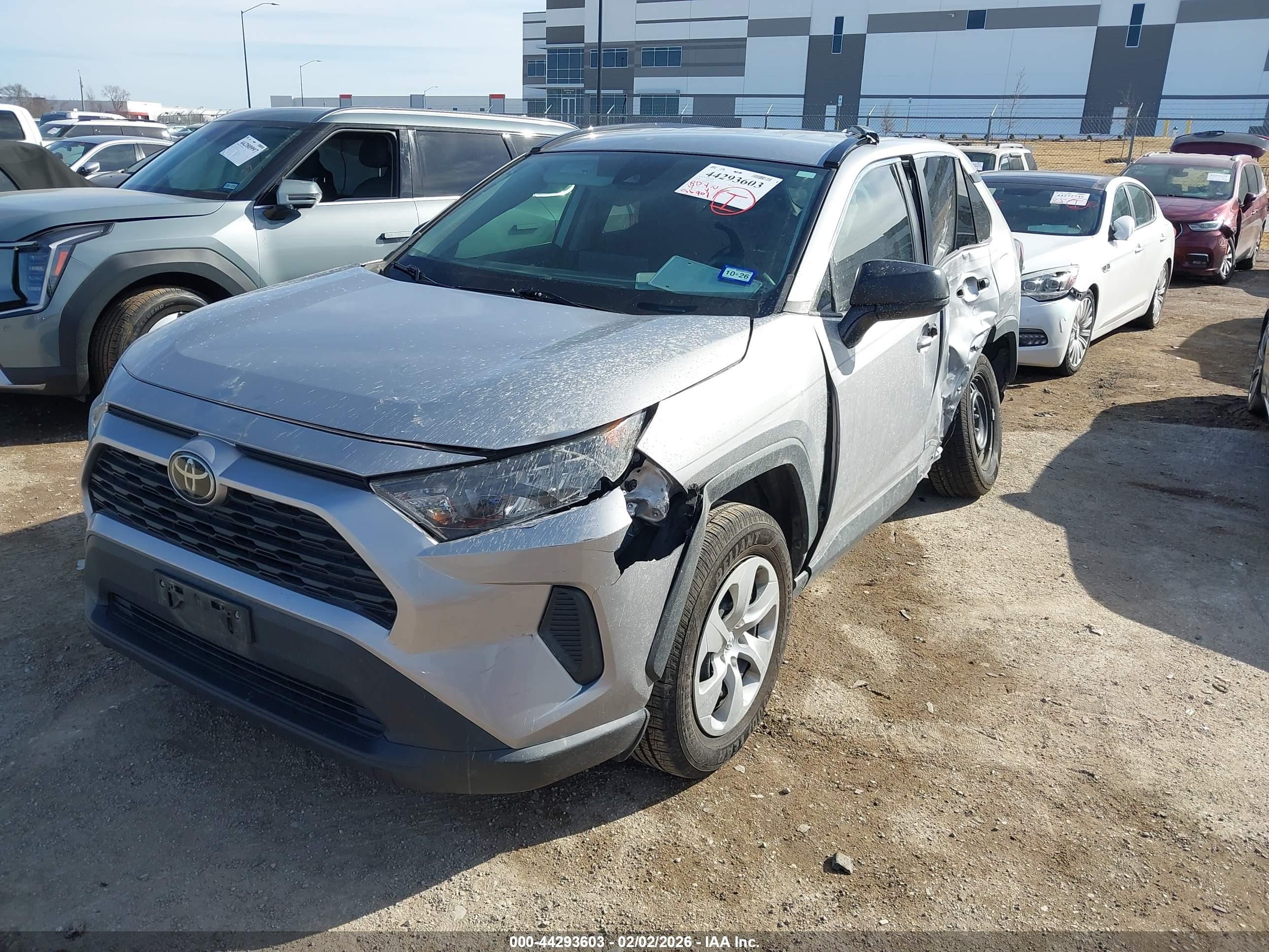 TOYOTA RAV4 image 2
