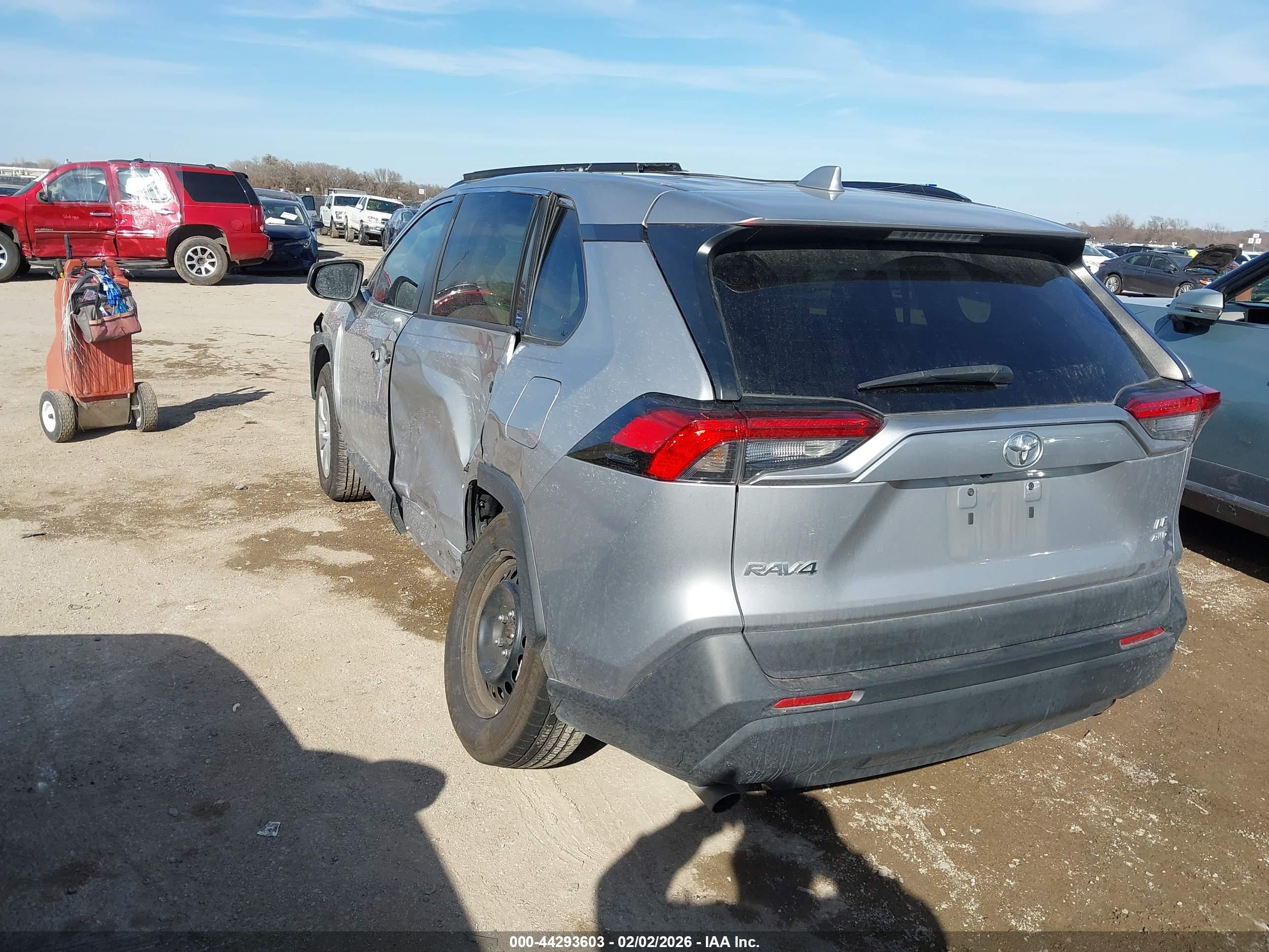 TOYOTA RAV4 image 3