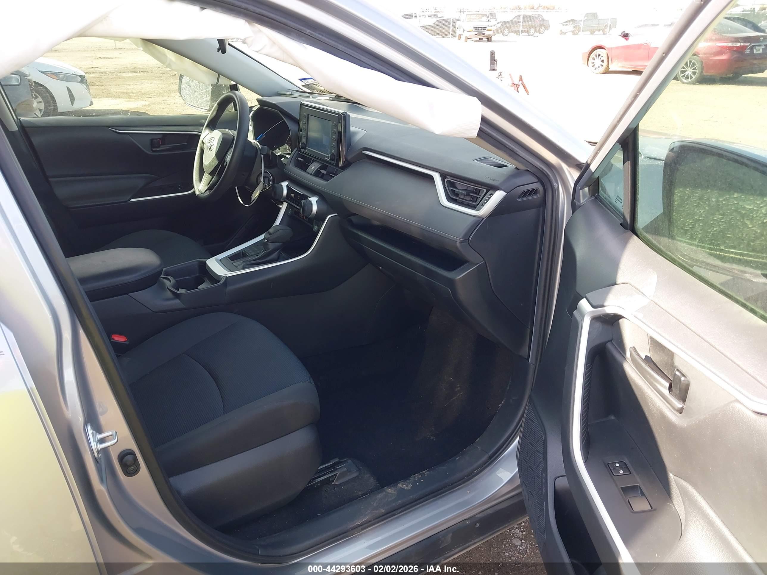 TOYOTA RAV4 image 5