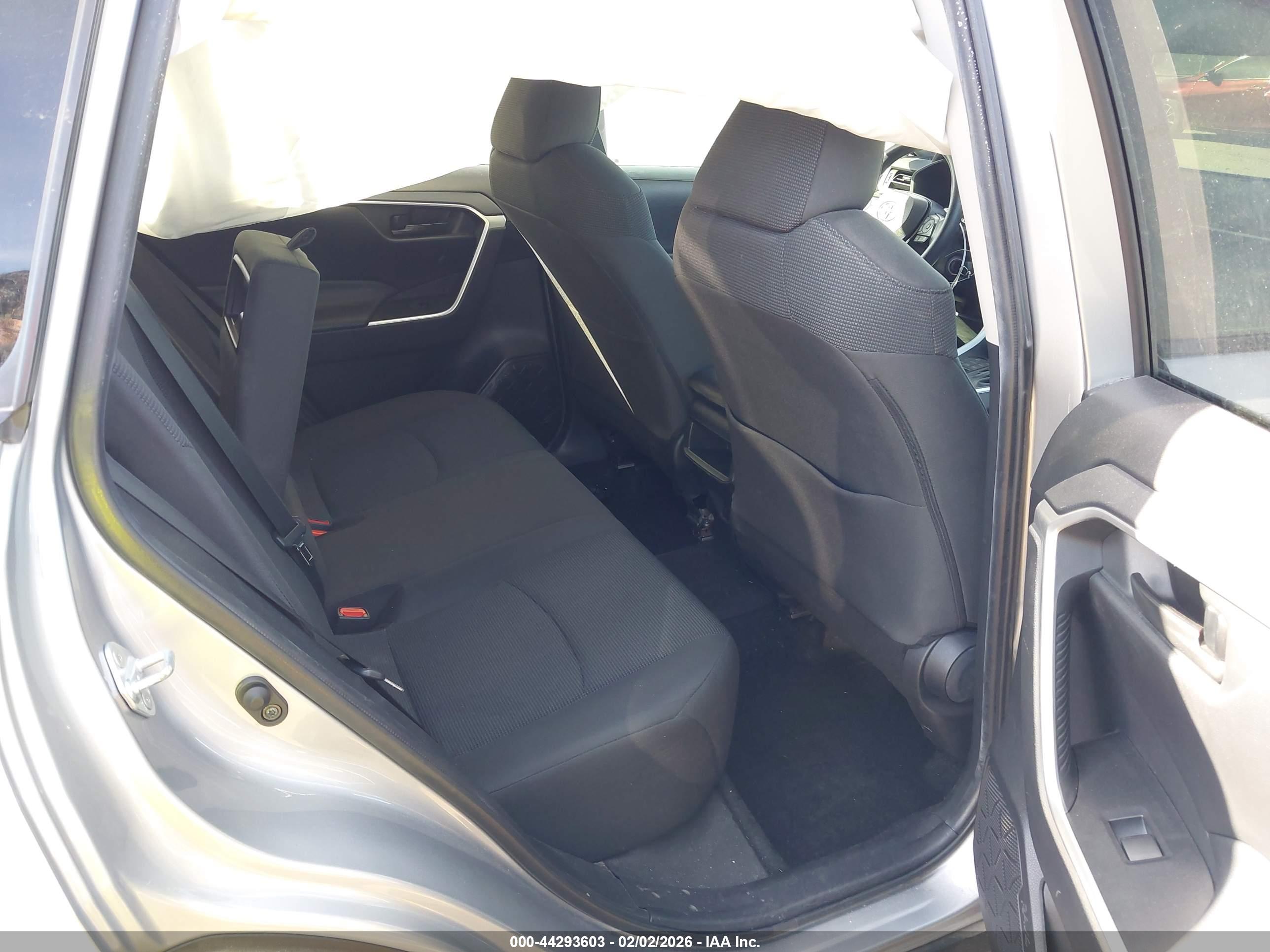 TOYOTA RAV4 image 8
