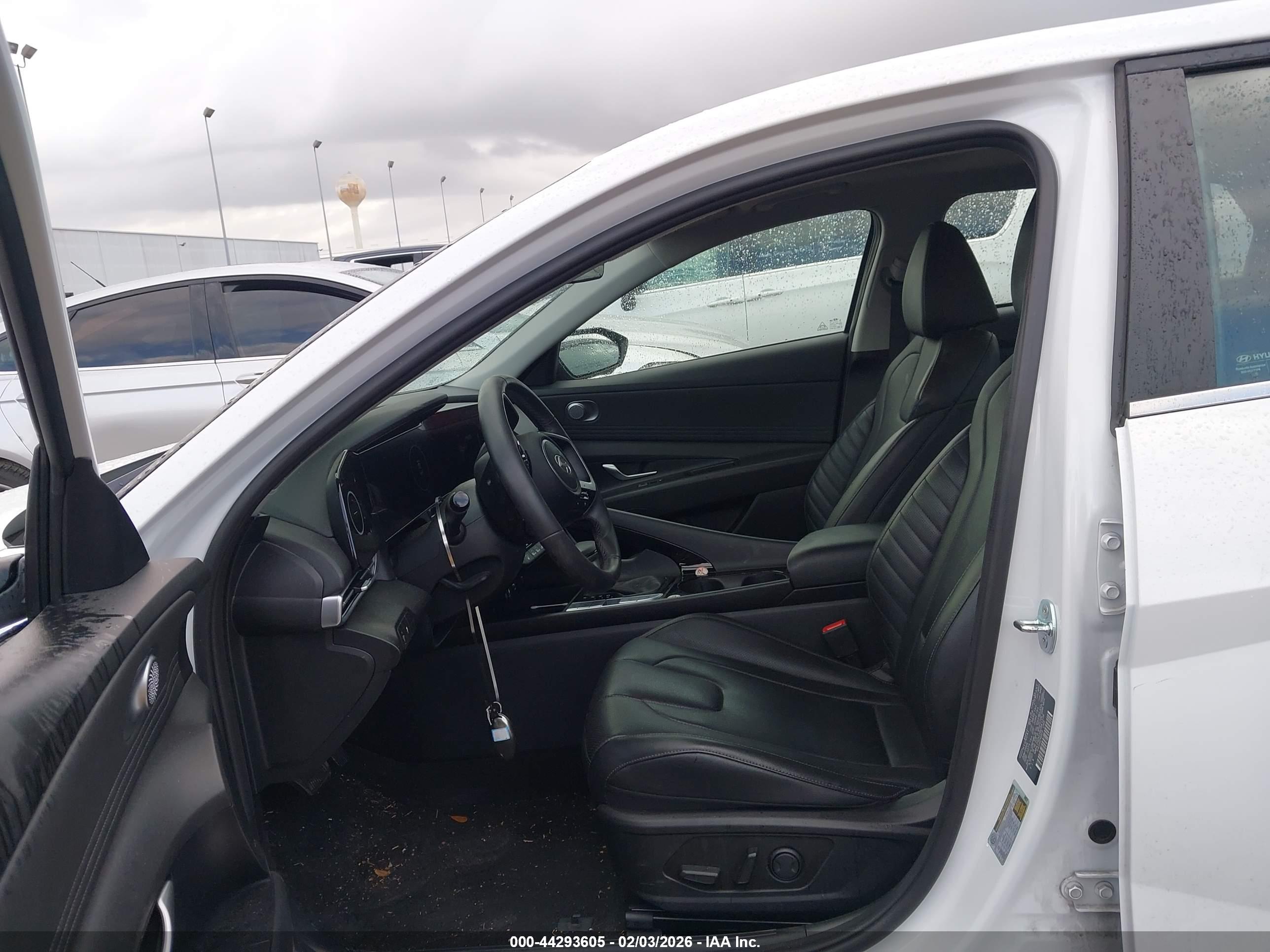 HYUNDAI ELANTRA image 5