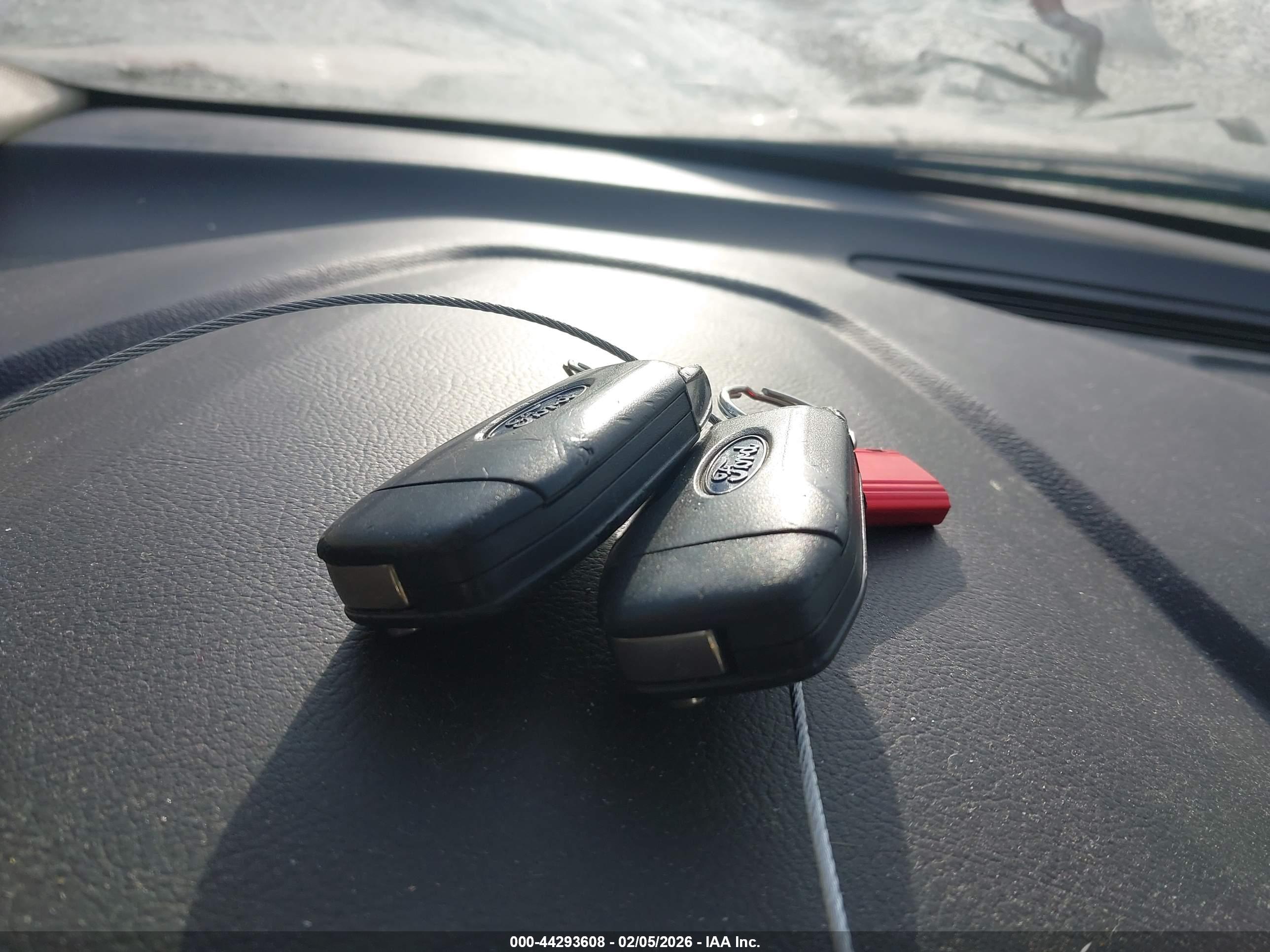 FORD FUSION image 11
