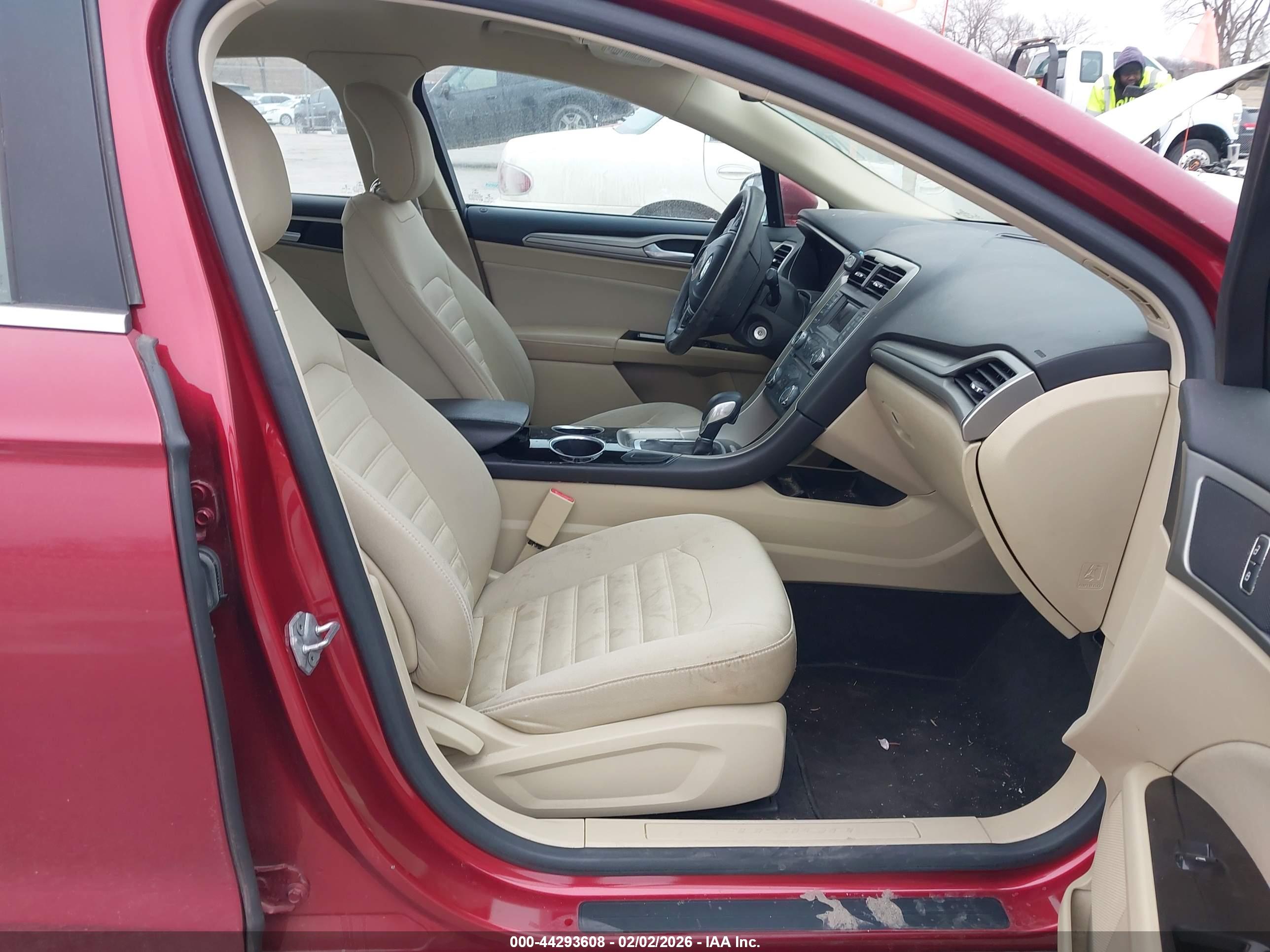FORD FUSION image 5