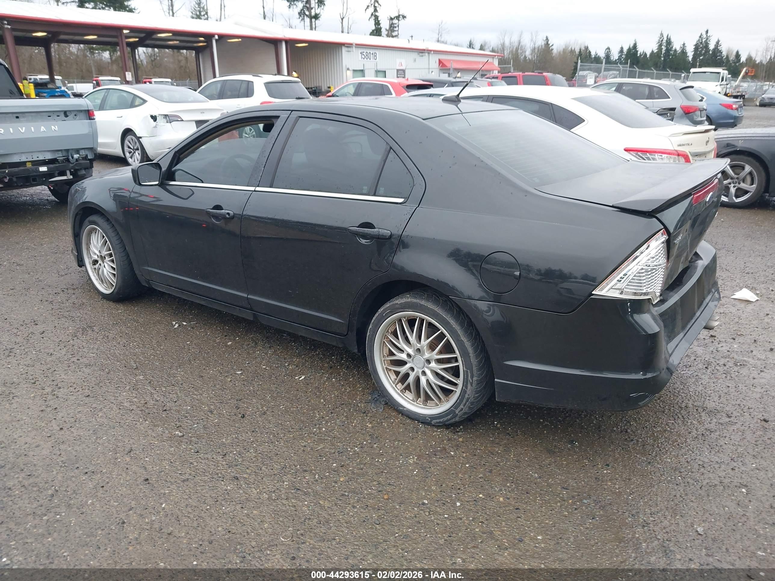 FORD FUSION image 3