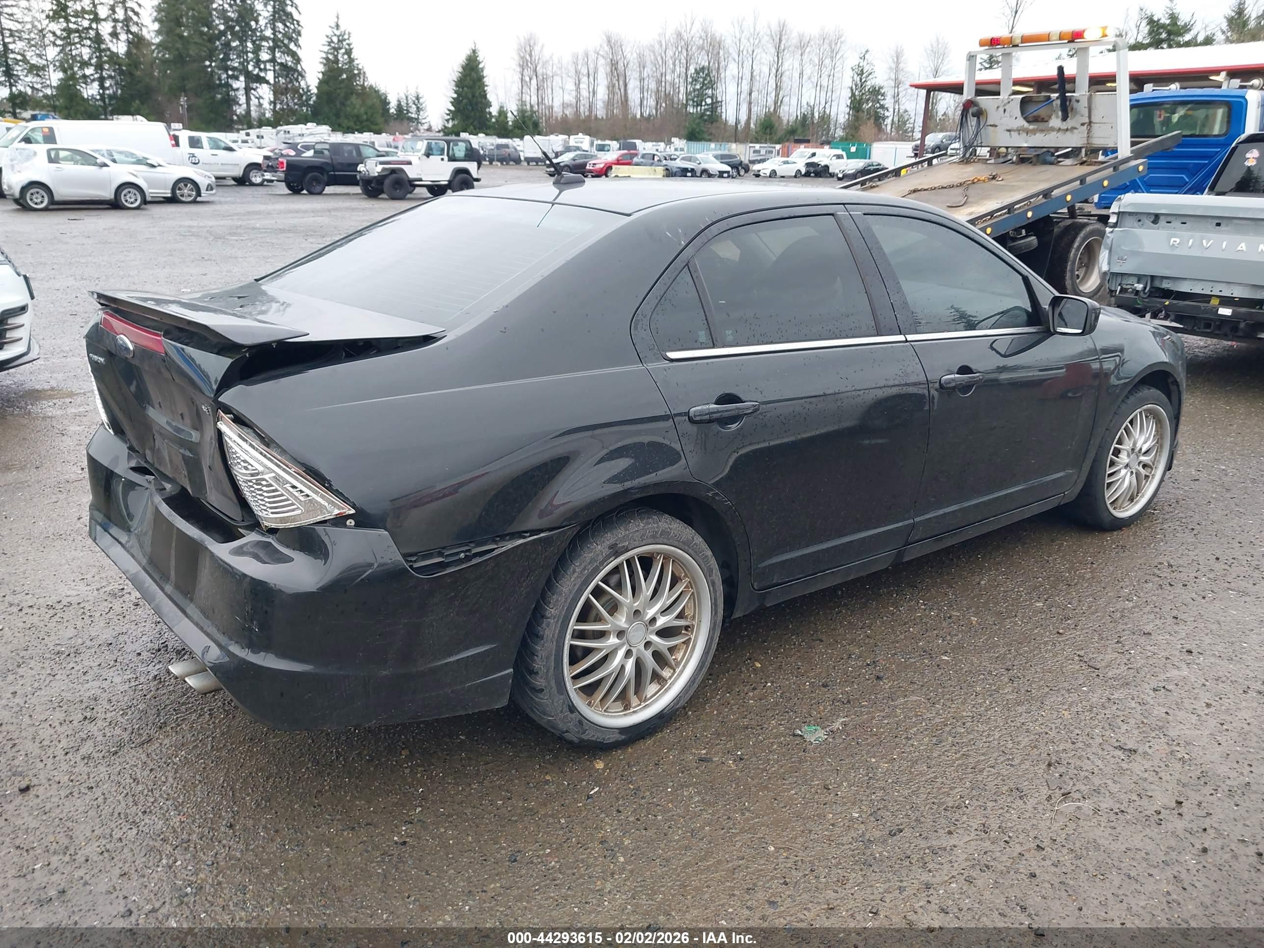 FORD FUSION image 4