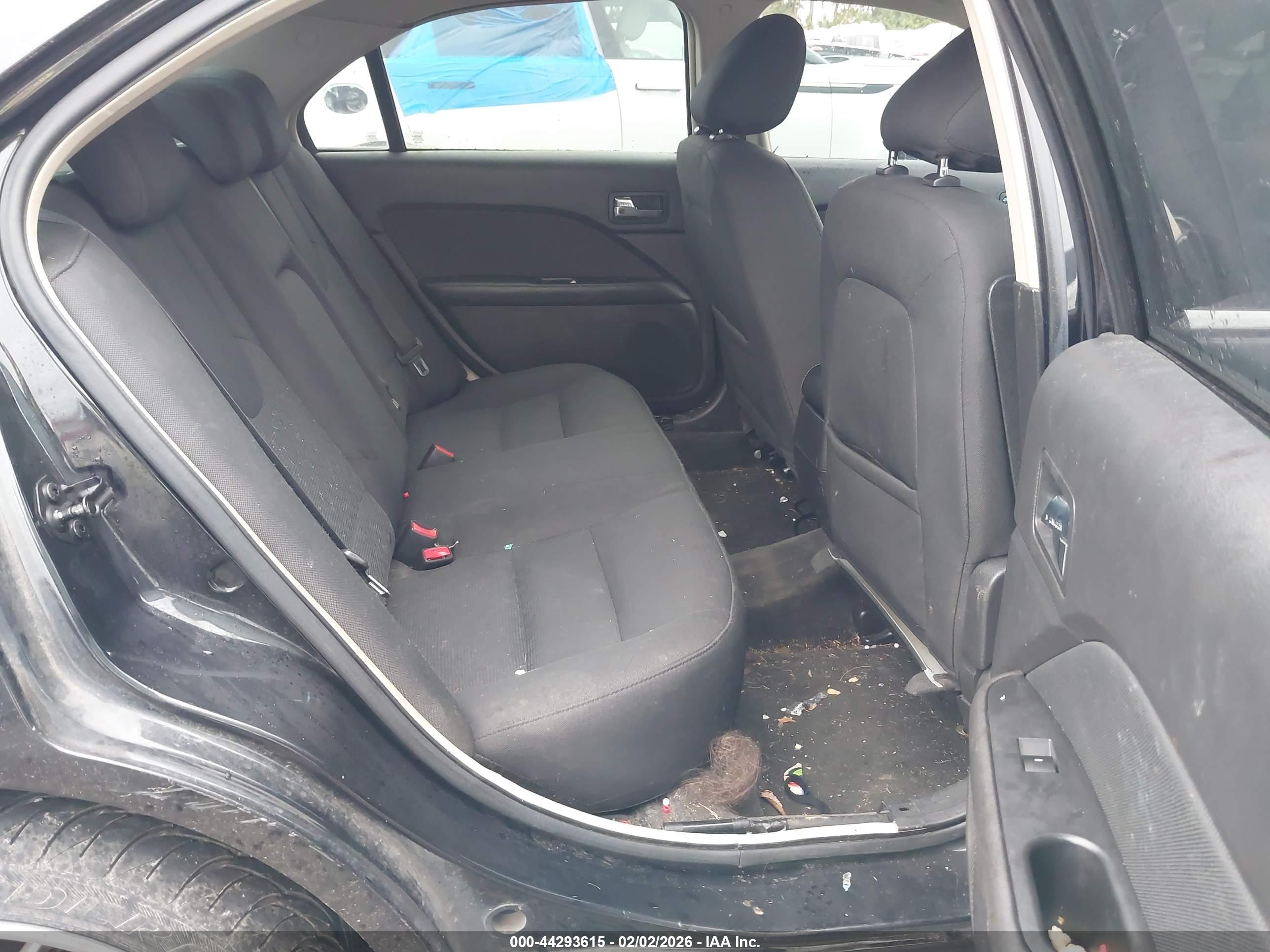 FORD FUSION image 8