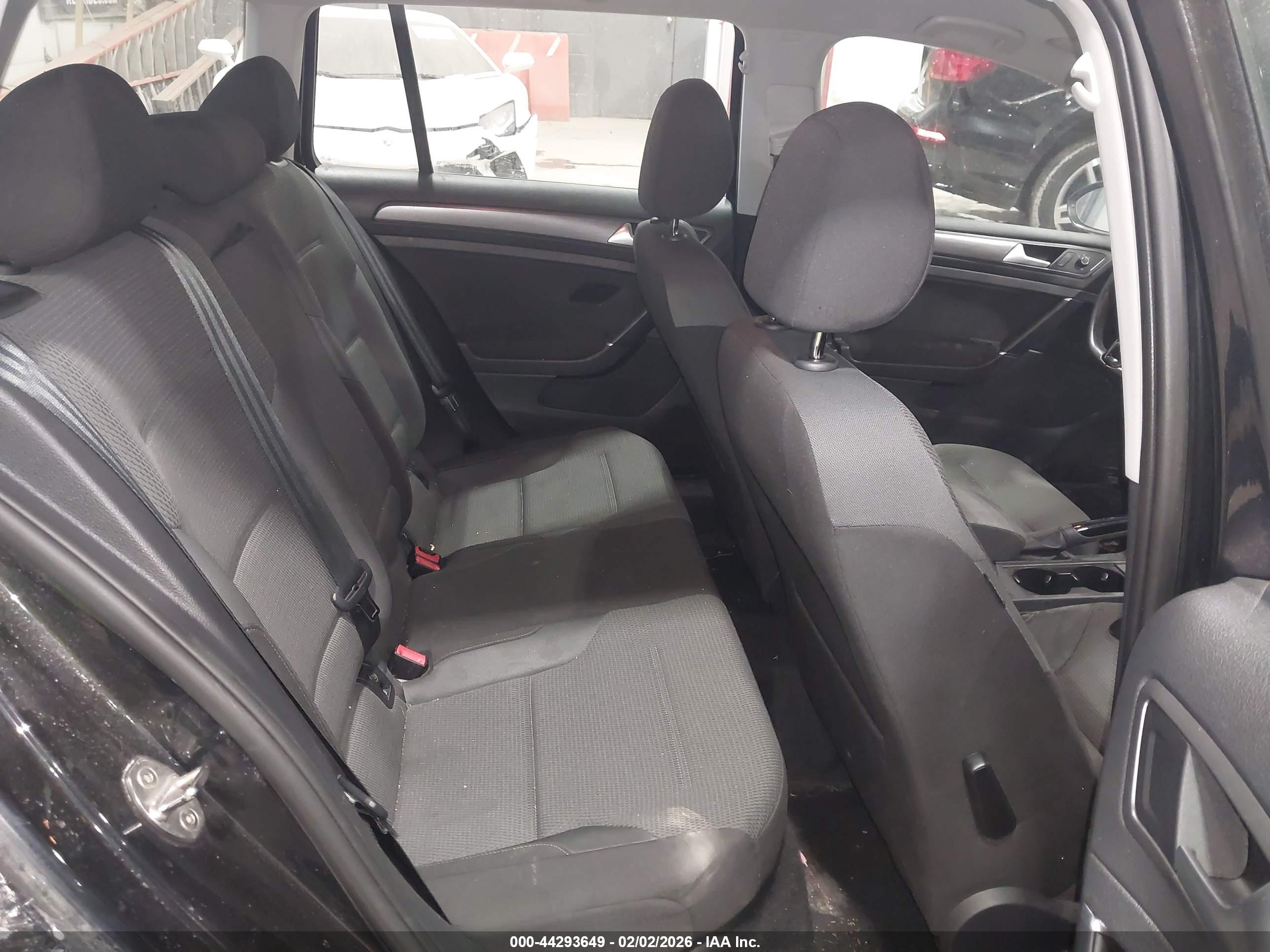VOLKSWAGEN GOLF image 8