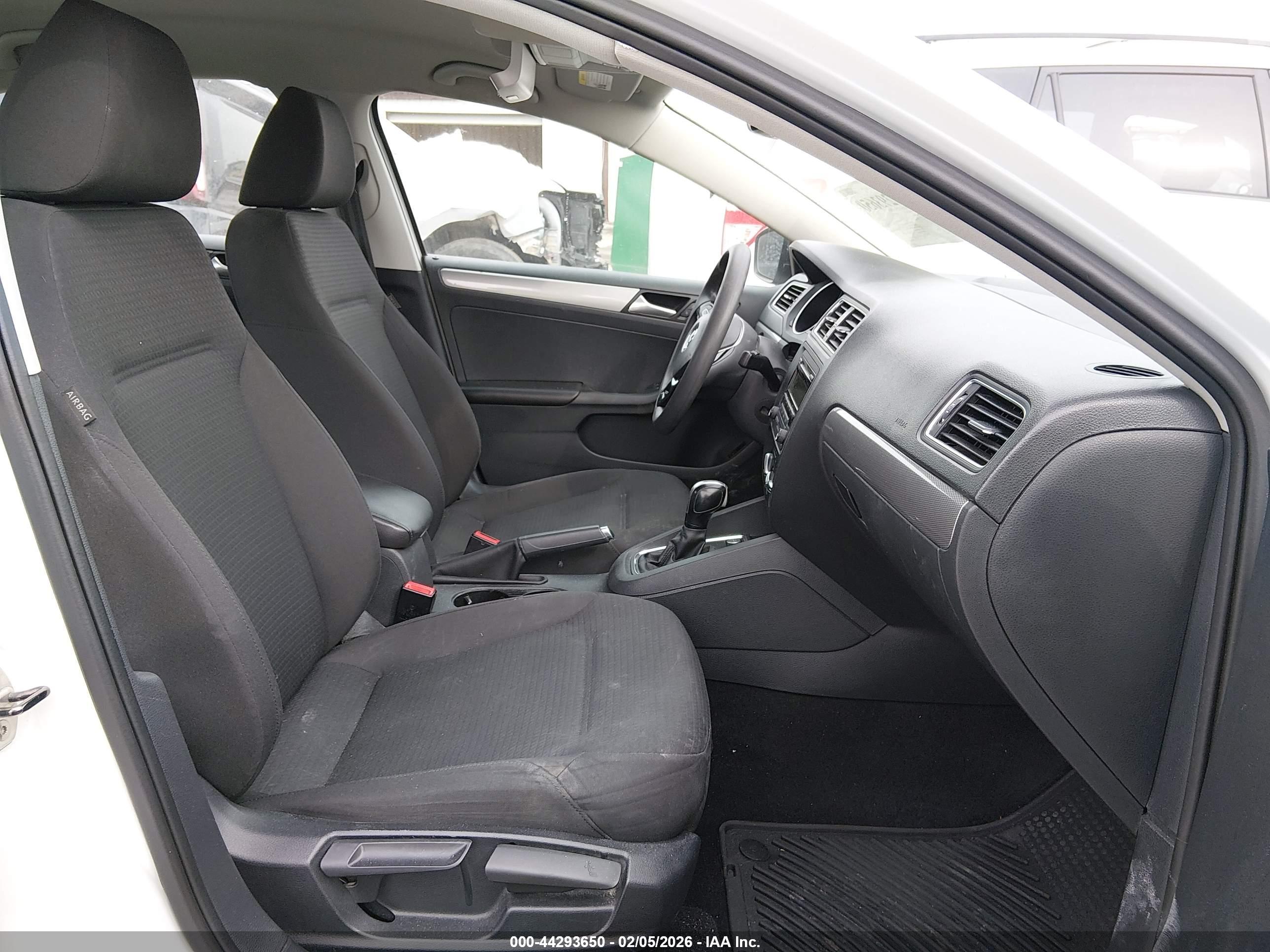 VOLKSWAGEN JETTA image 5