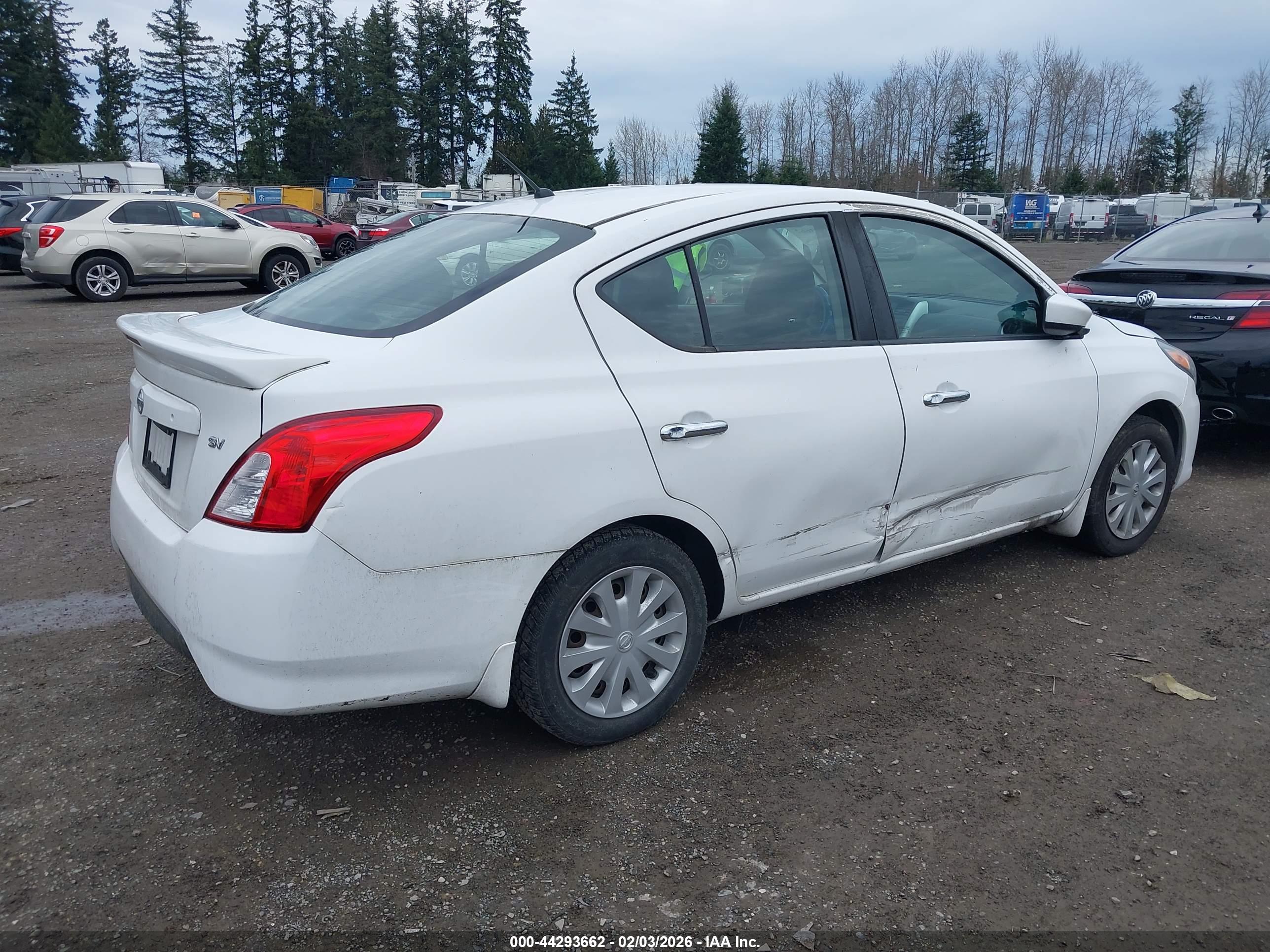 NISSAN VERSA image 4