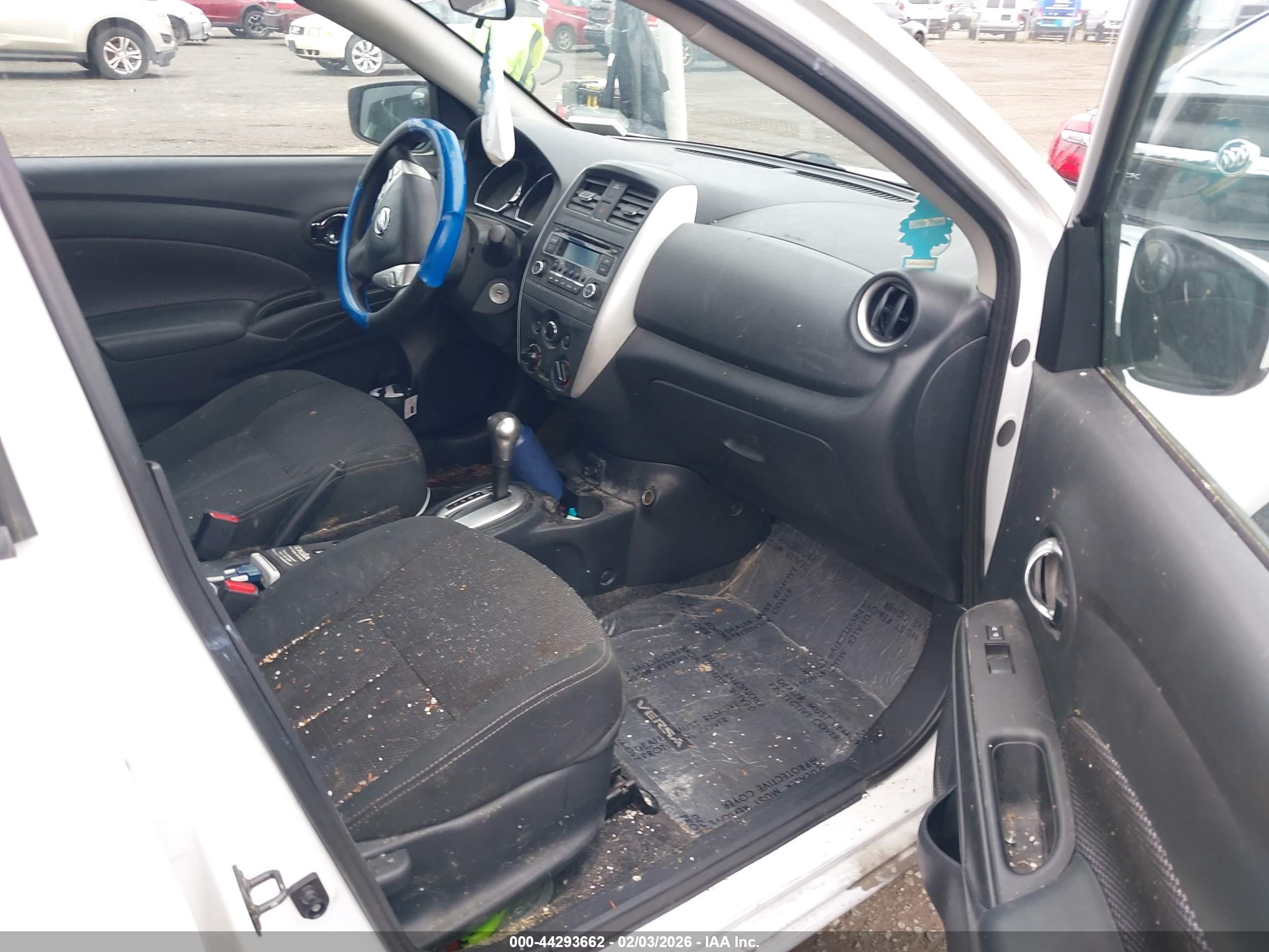 NISSAN VERSA image 5