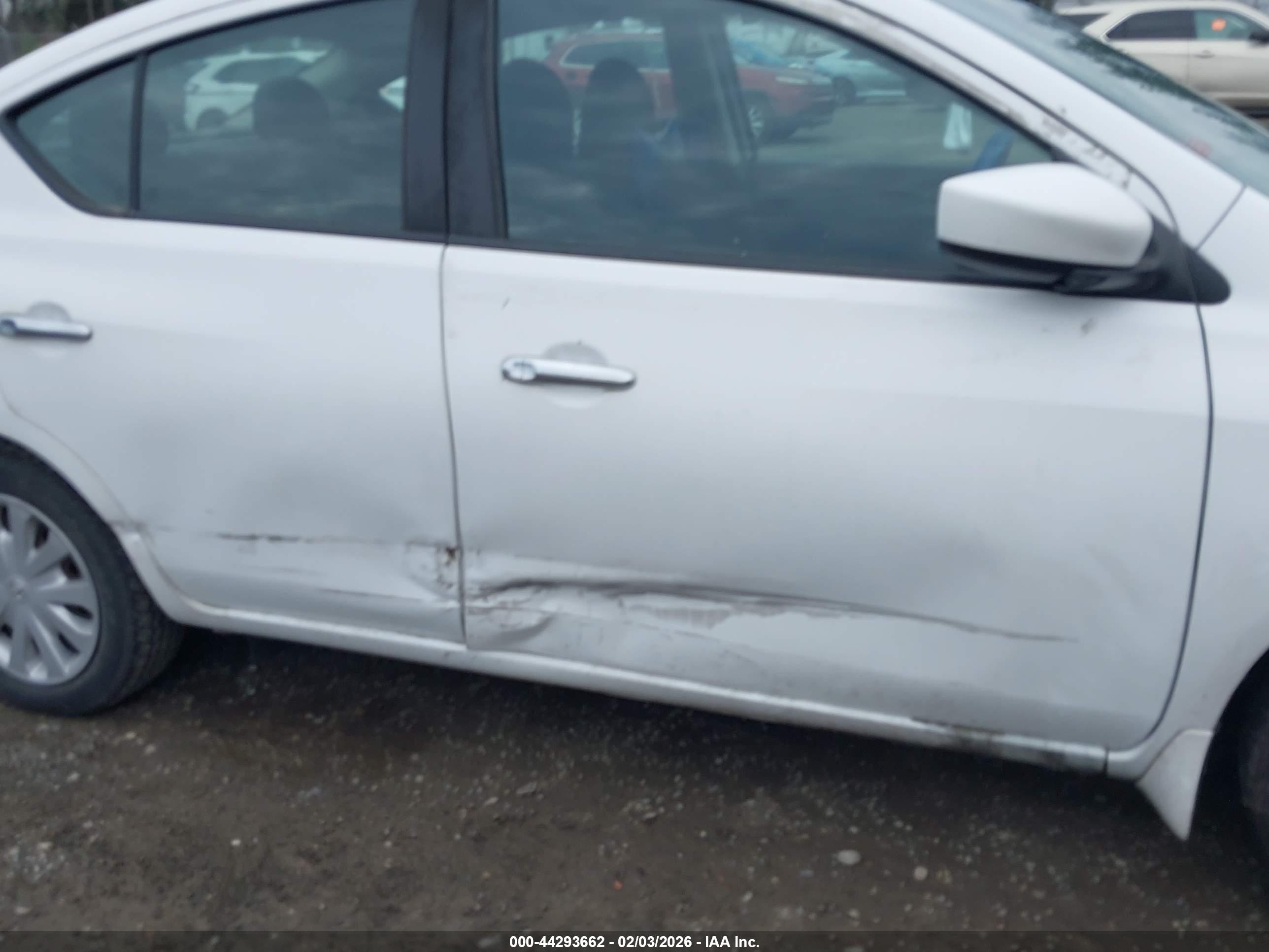 NISSAN VERSA image 6