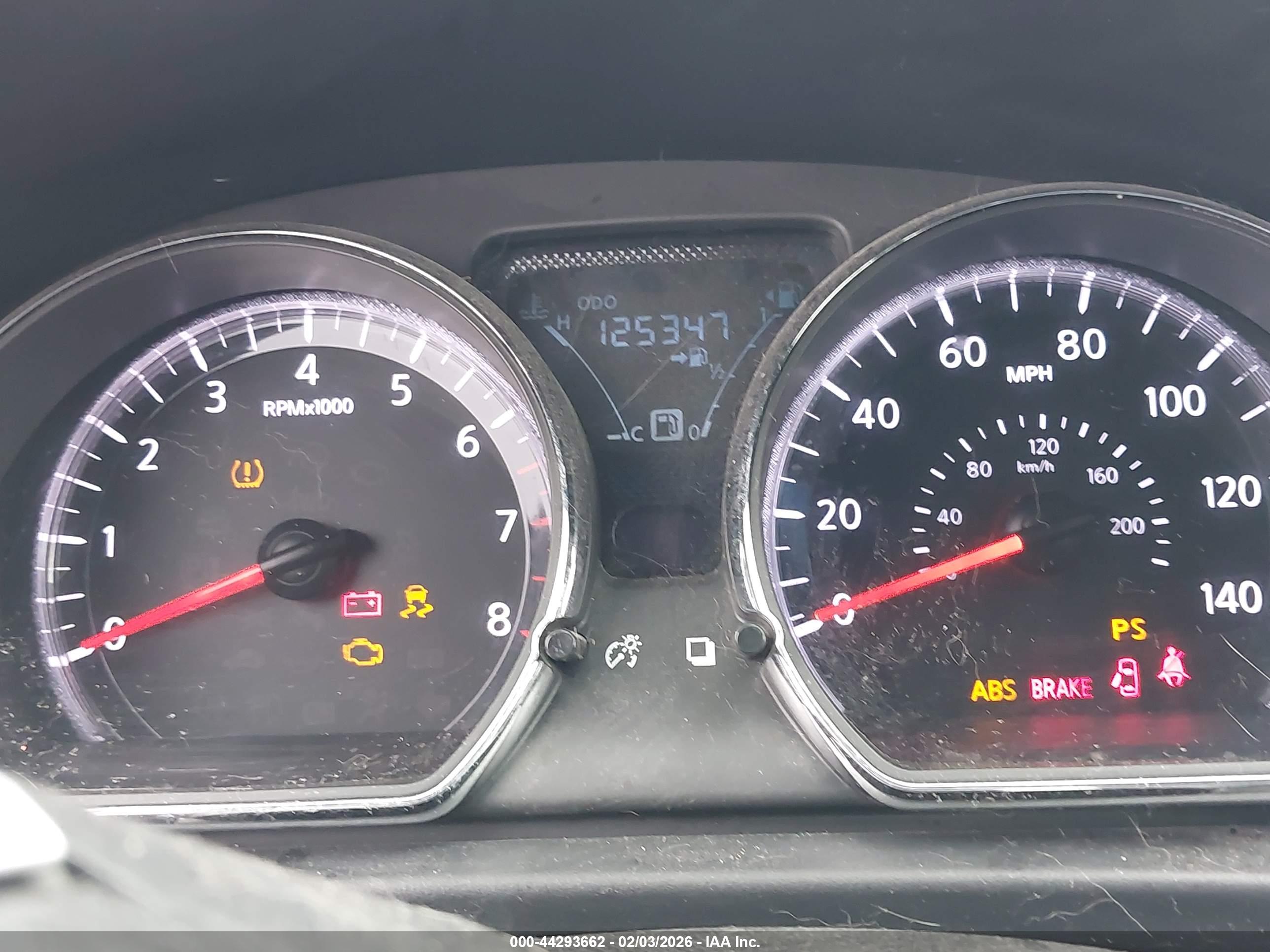 NISSAN VERSA image 7