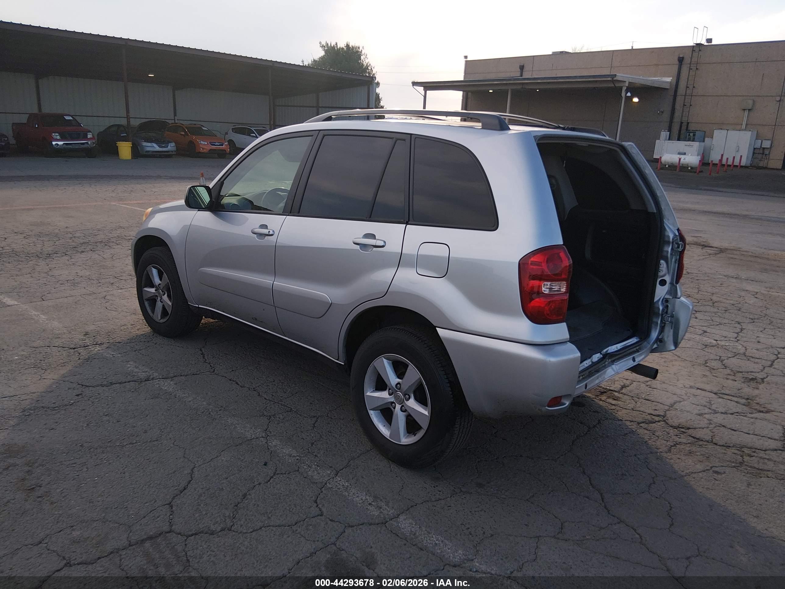 TOYOTA RAV4 image 3