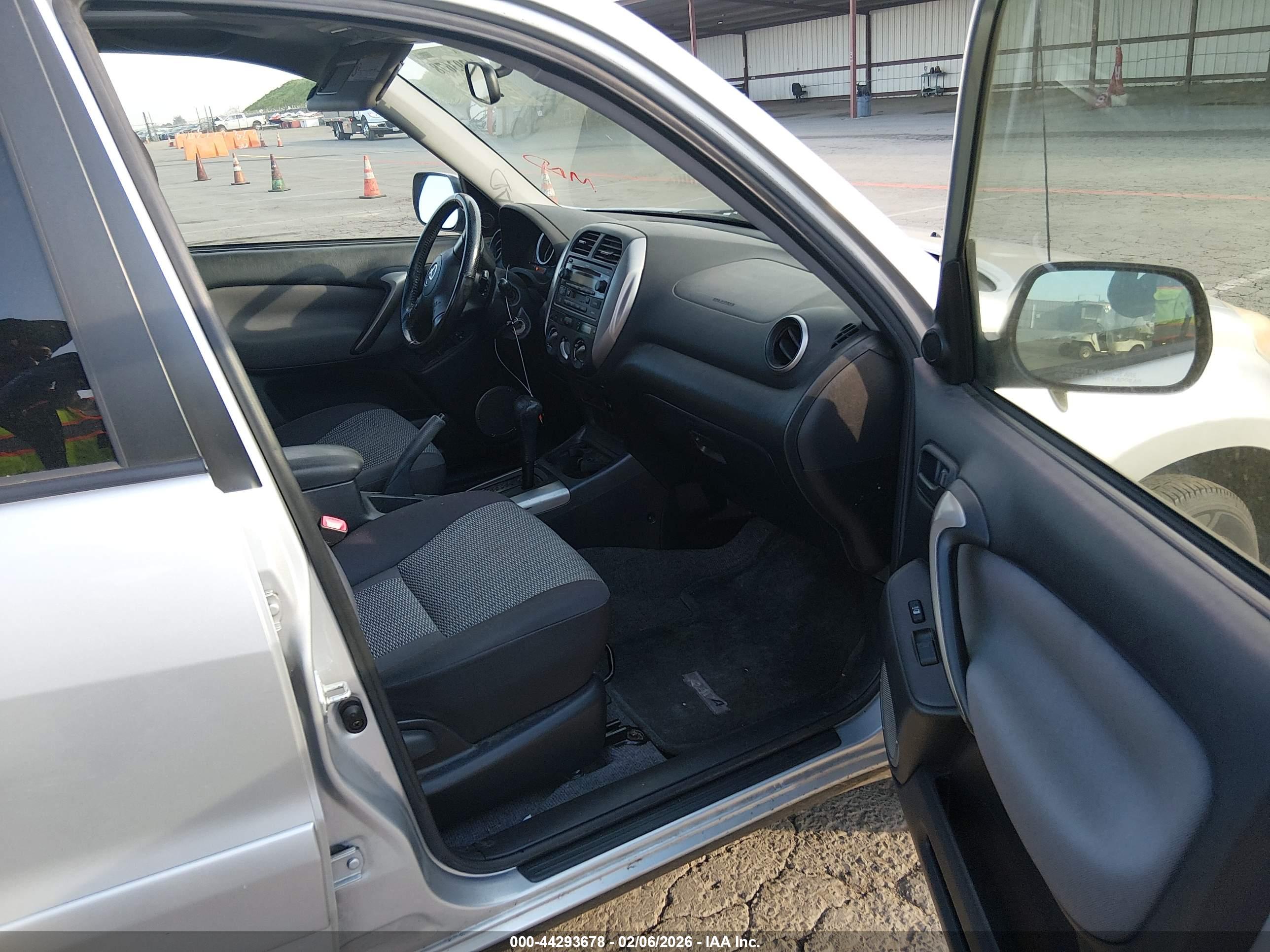 TOYOTA RAV4 image 5