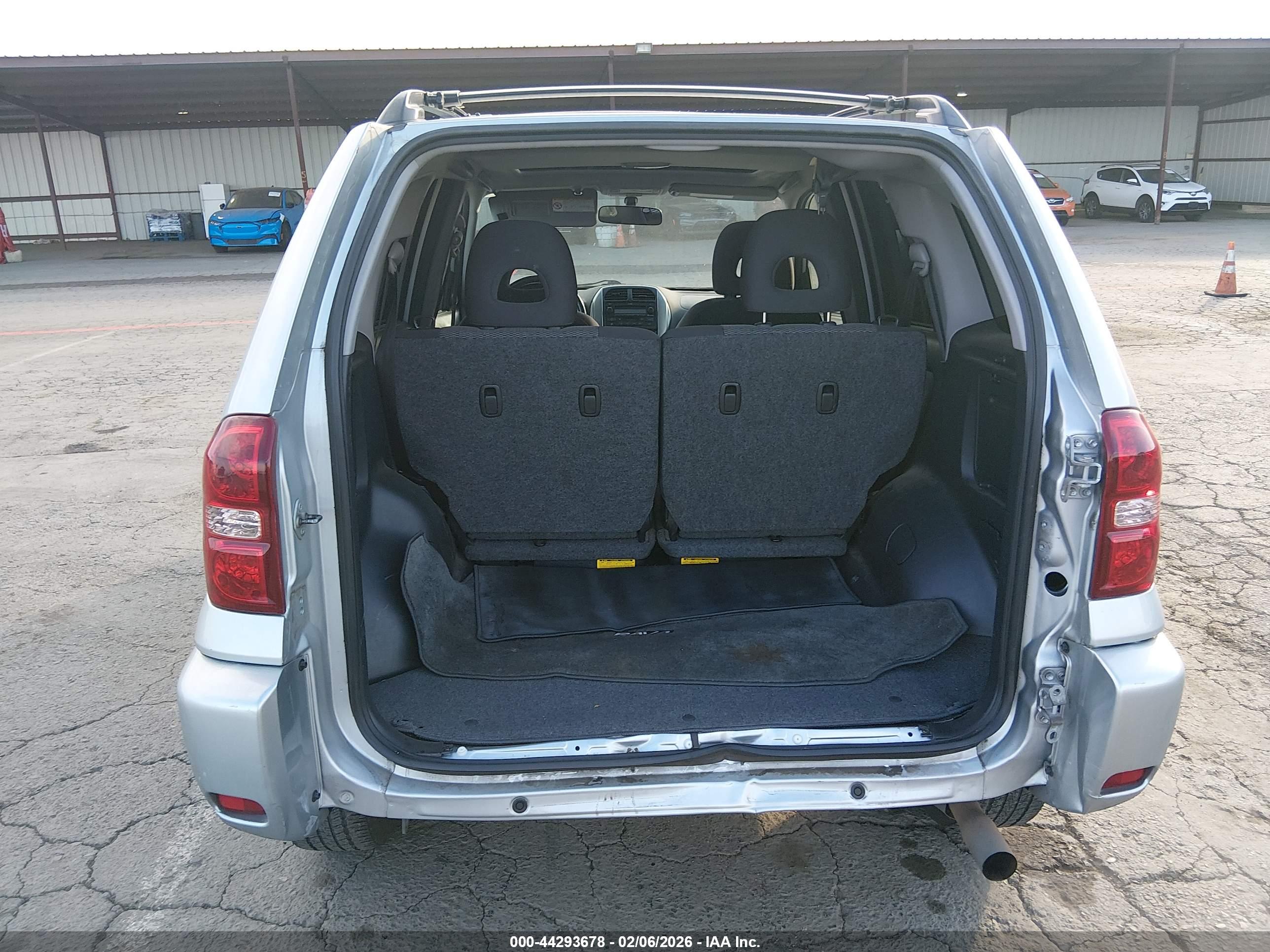 TOYOTA RAV4 image 6