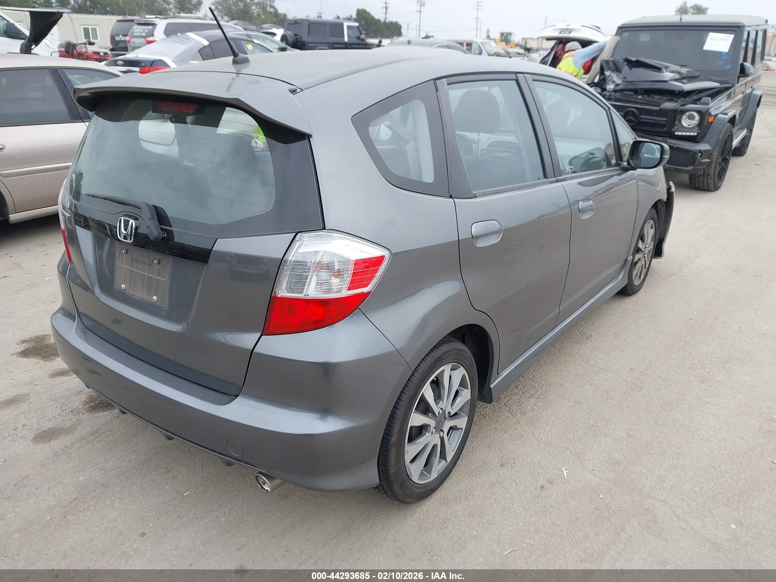 HONDA FIT image 4