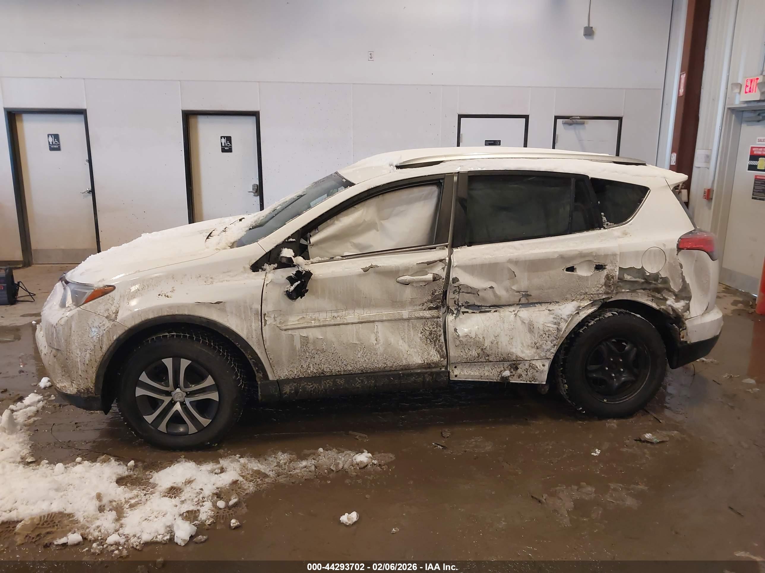 TOYOTA RAV4 image 6
