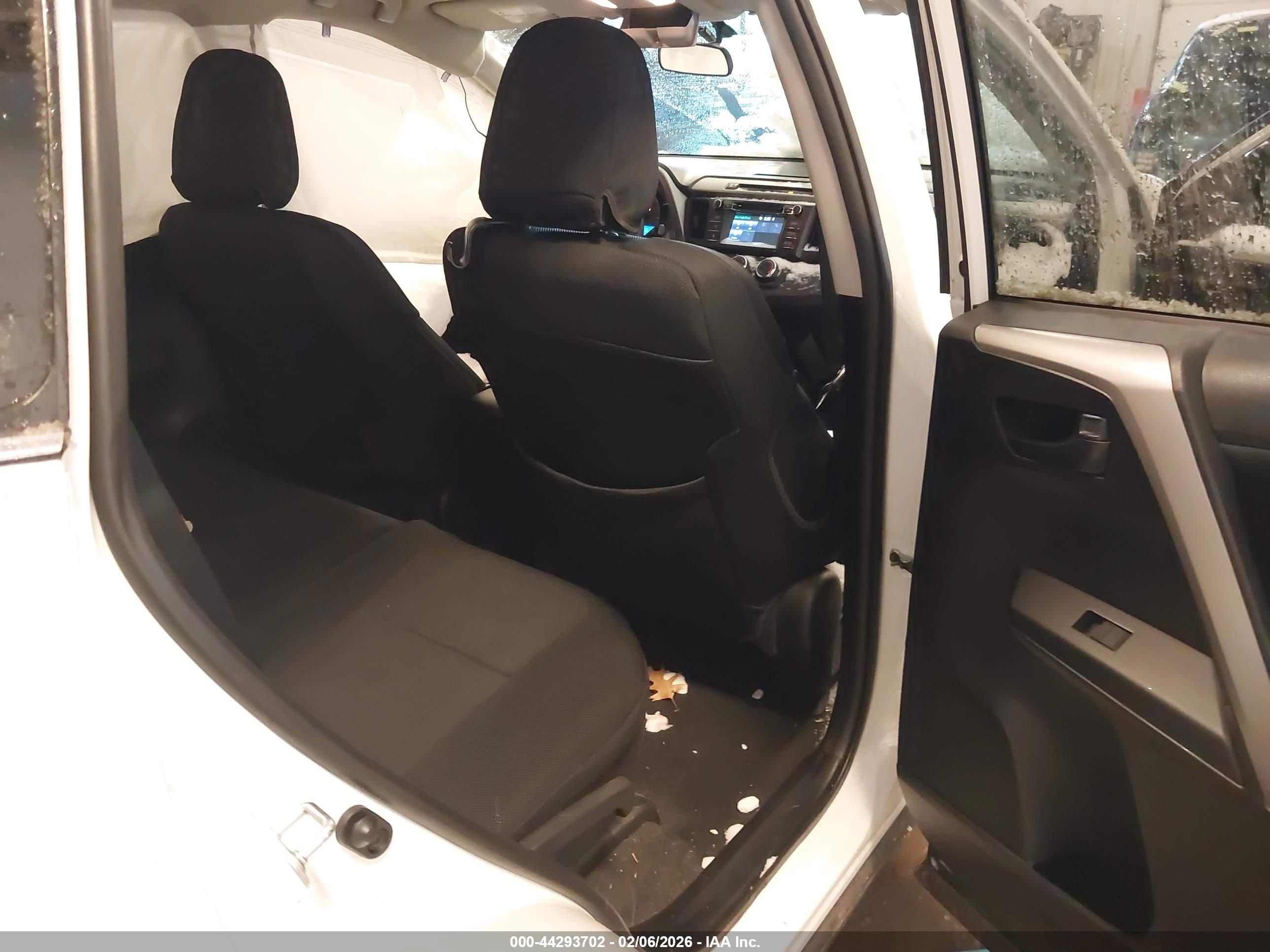TOYOTA RAV4 image 8